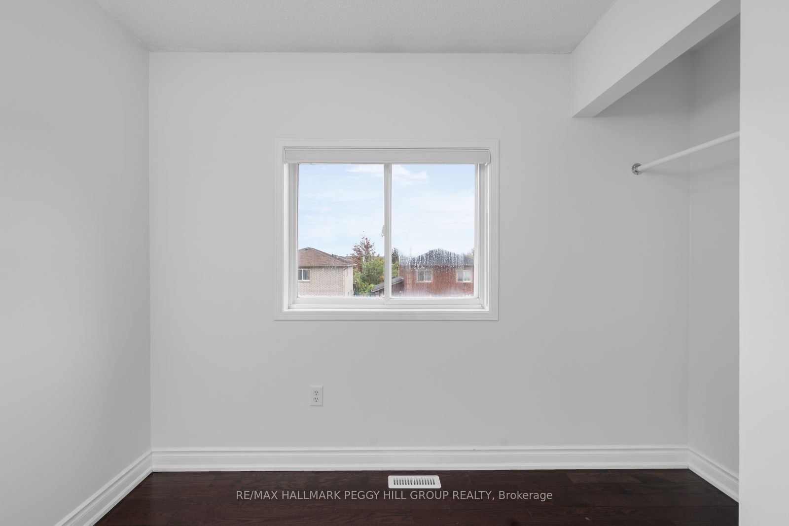 152 Madelaine Drive Upper Property Photo 11