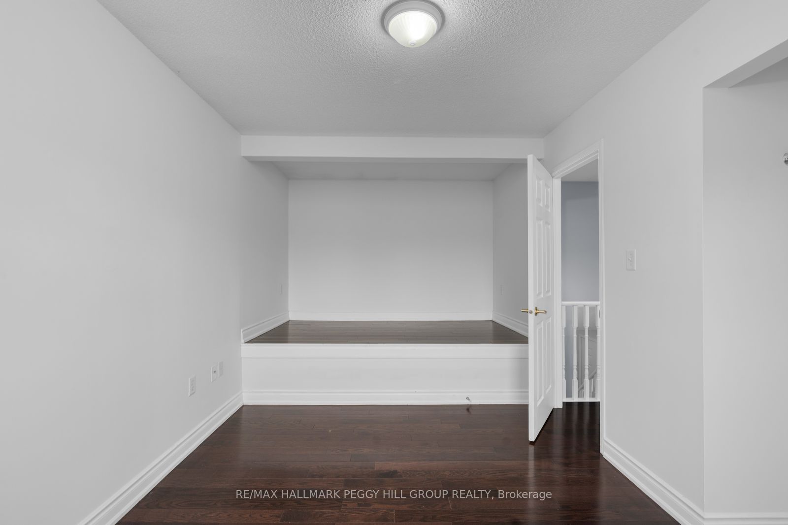 152 Madelaine Drive Upper Property Photo 14