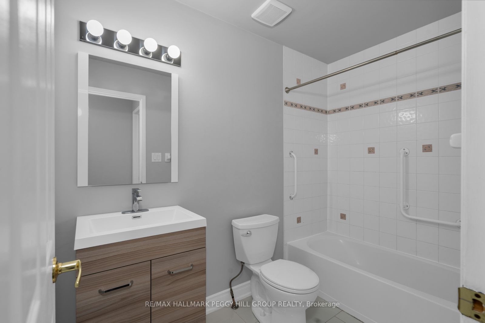 152 Madelaine Drive Upper Property Photo 15