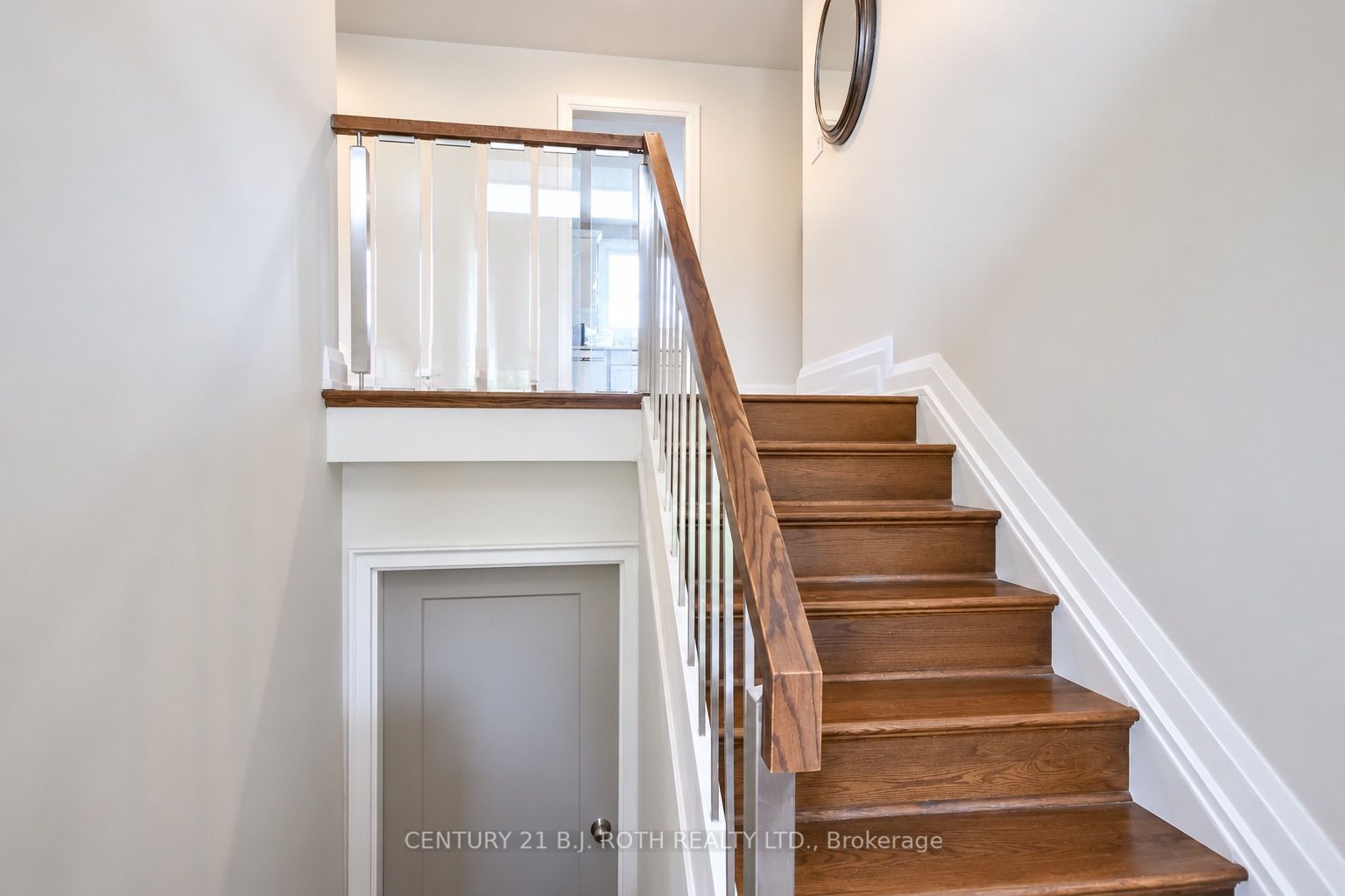 93 Grove Street E Property Photo 5
