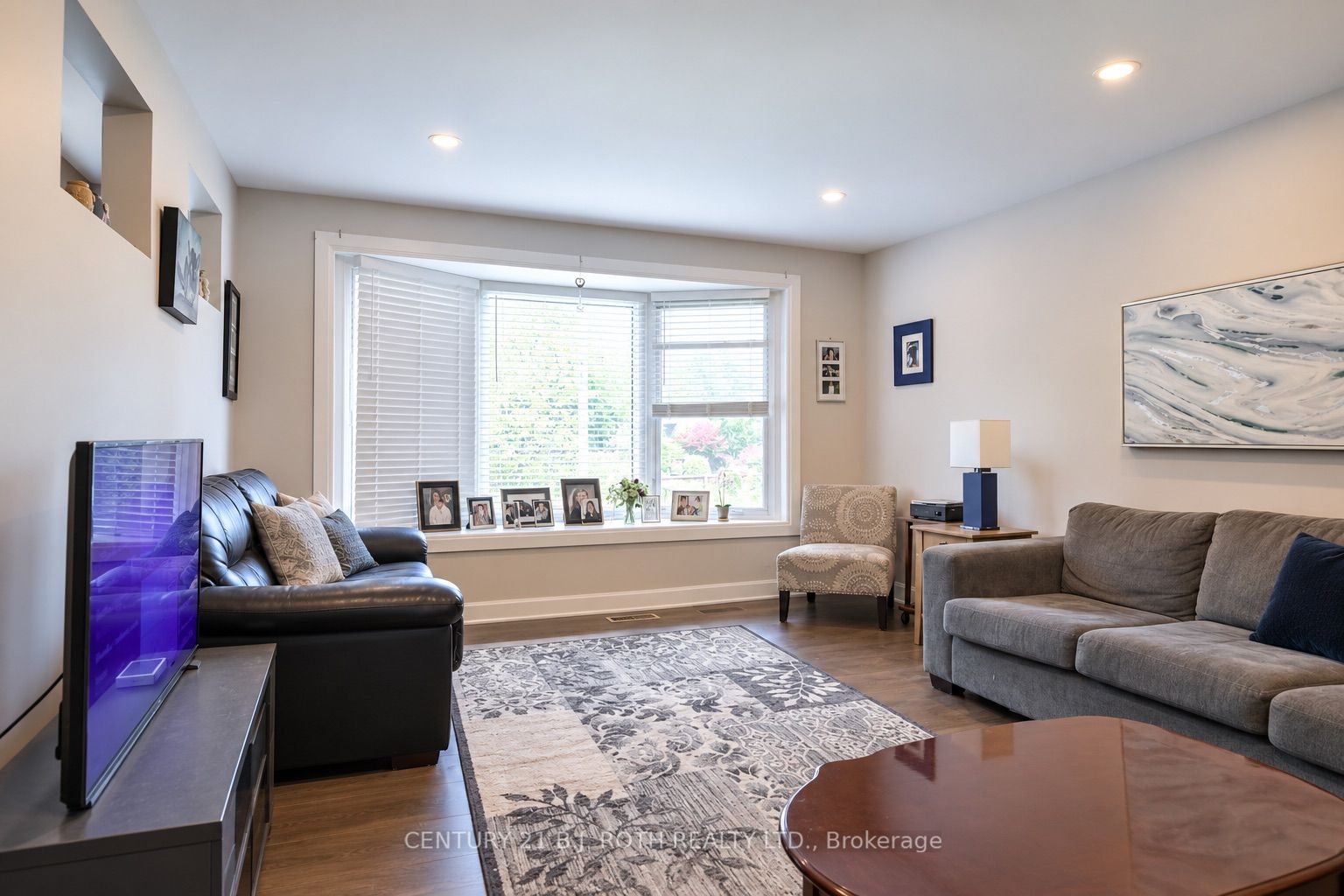 93 Grove Street E Property Photo 6