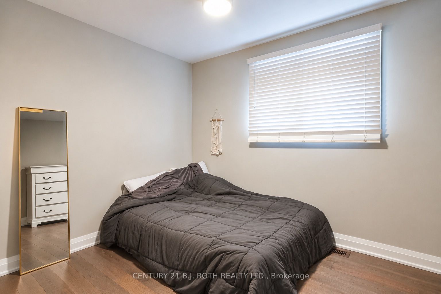 93 Grove Street E Property Photo 16