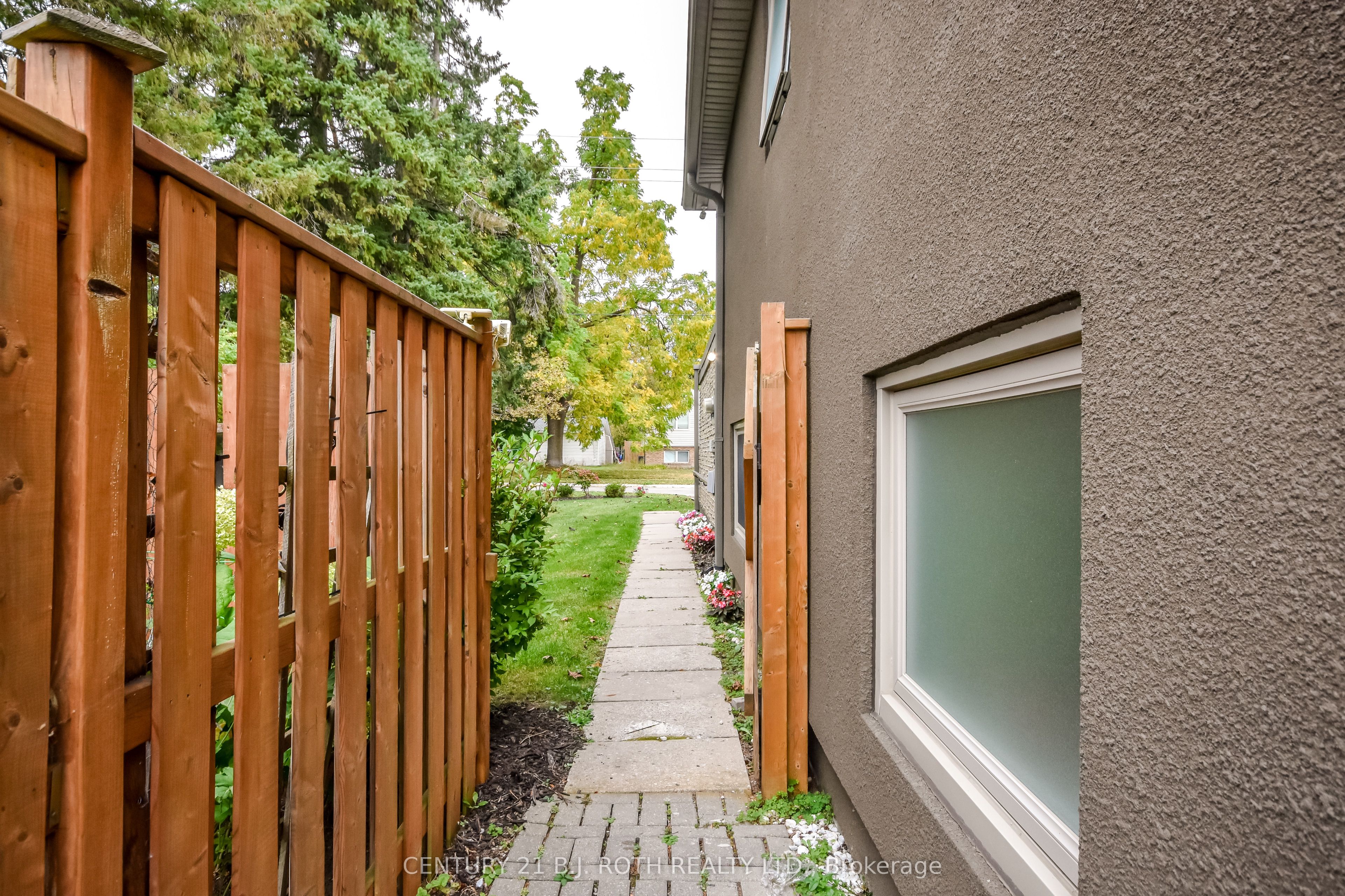 93 Grove Street E Property Photo 19