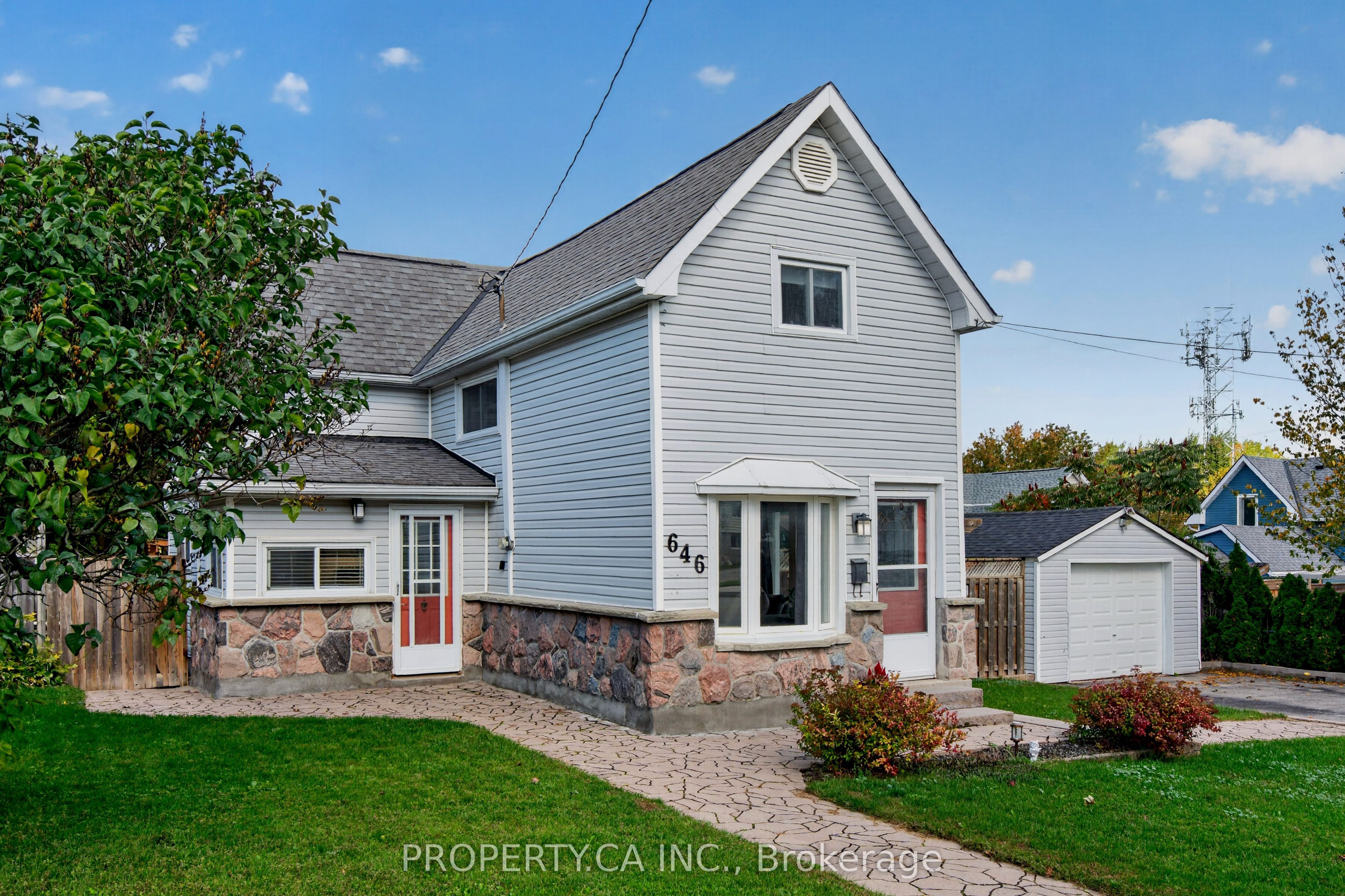 646 Victoria Street Property Photo 1