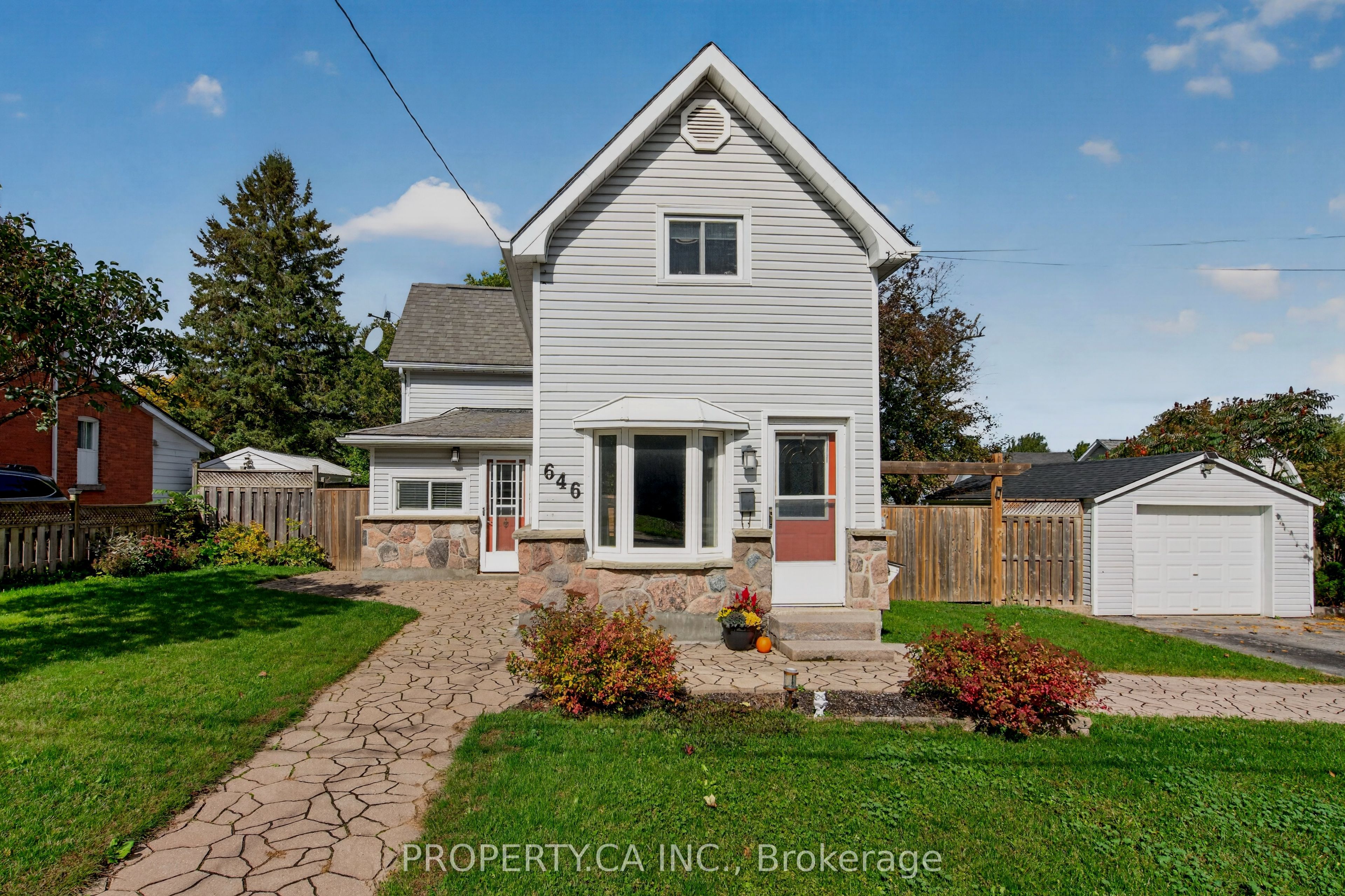 646 Victoria Street Property Photo 2