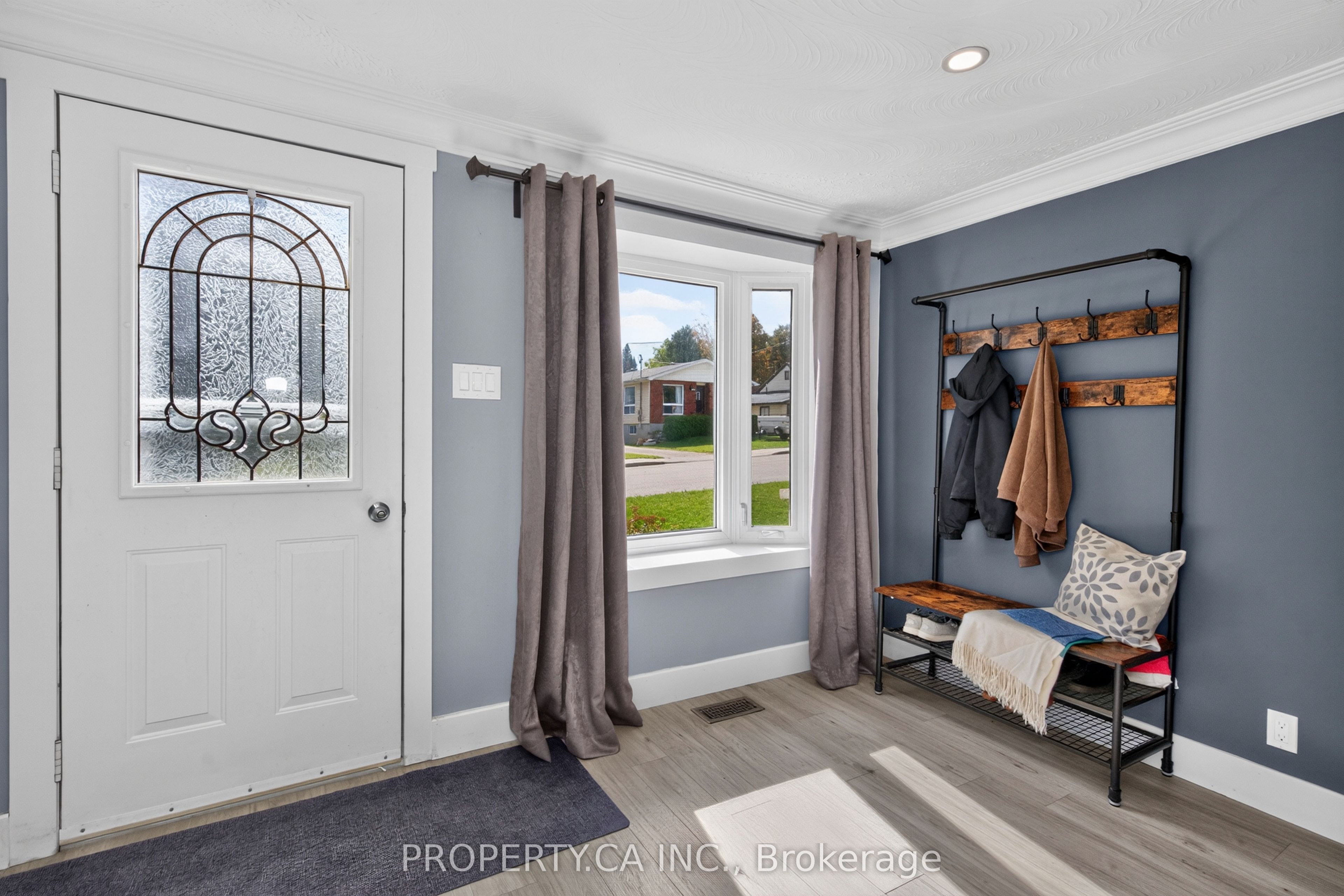646 Victoria Street Property Photo 5