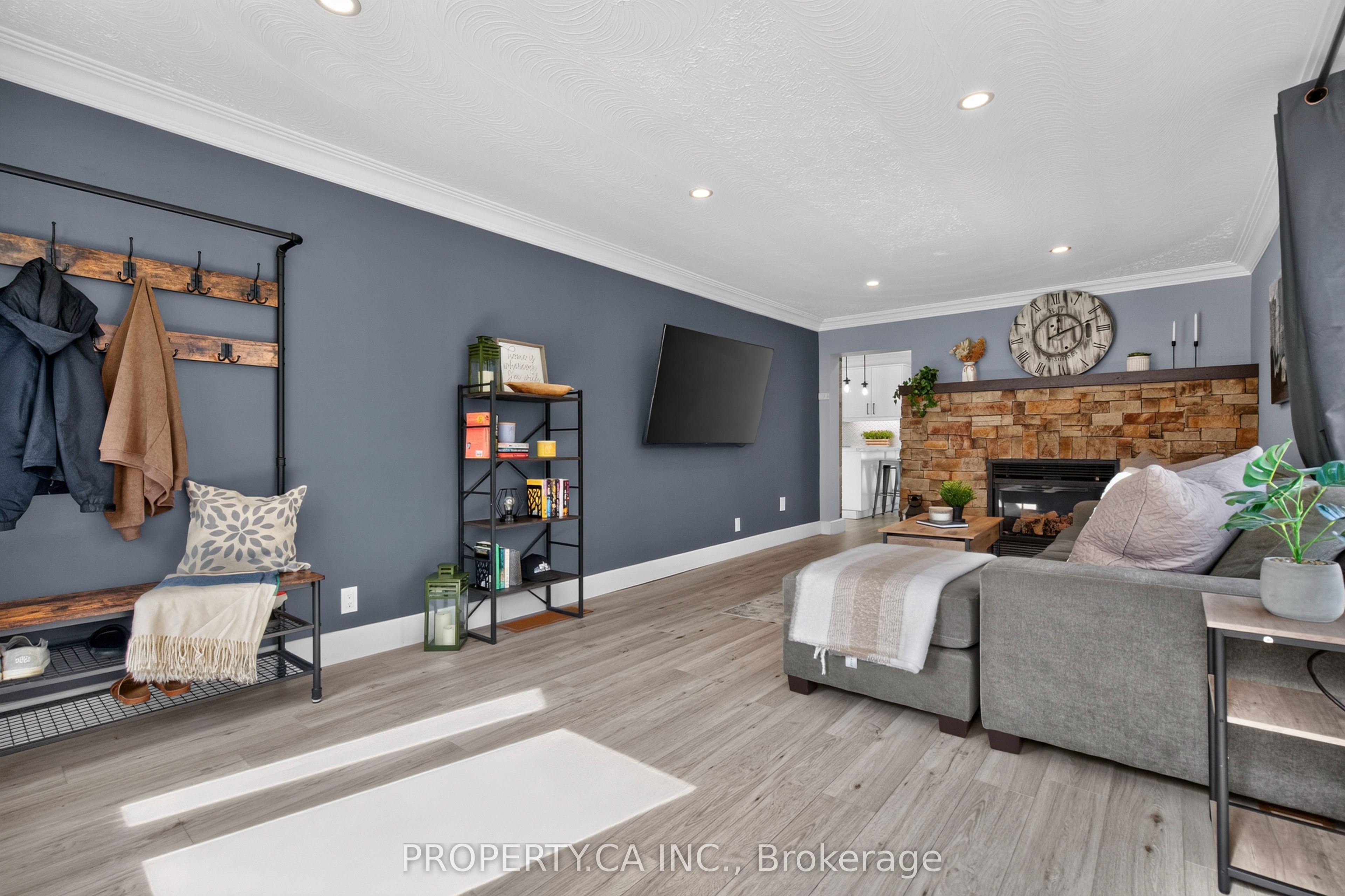 646 Victoria Street Property Photo 6