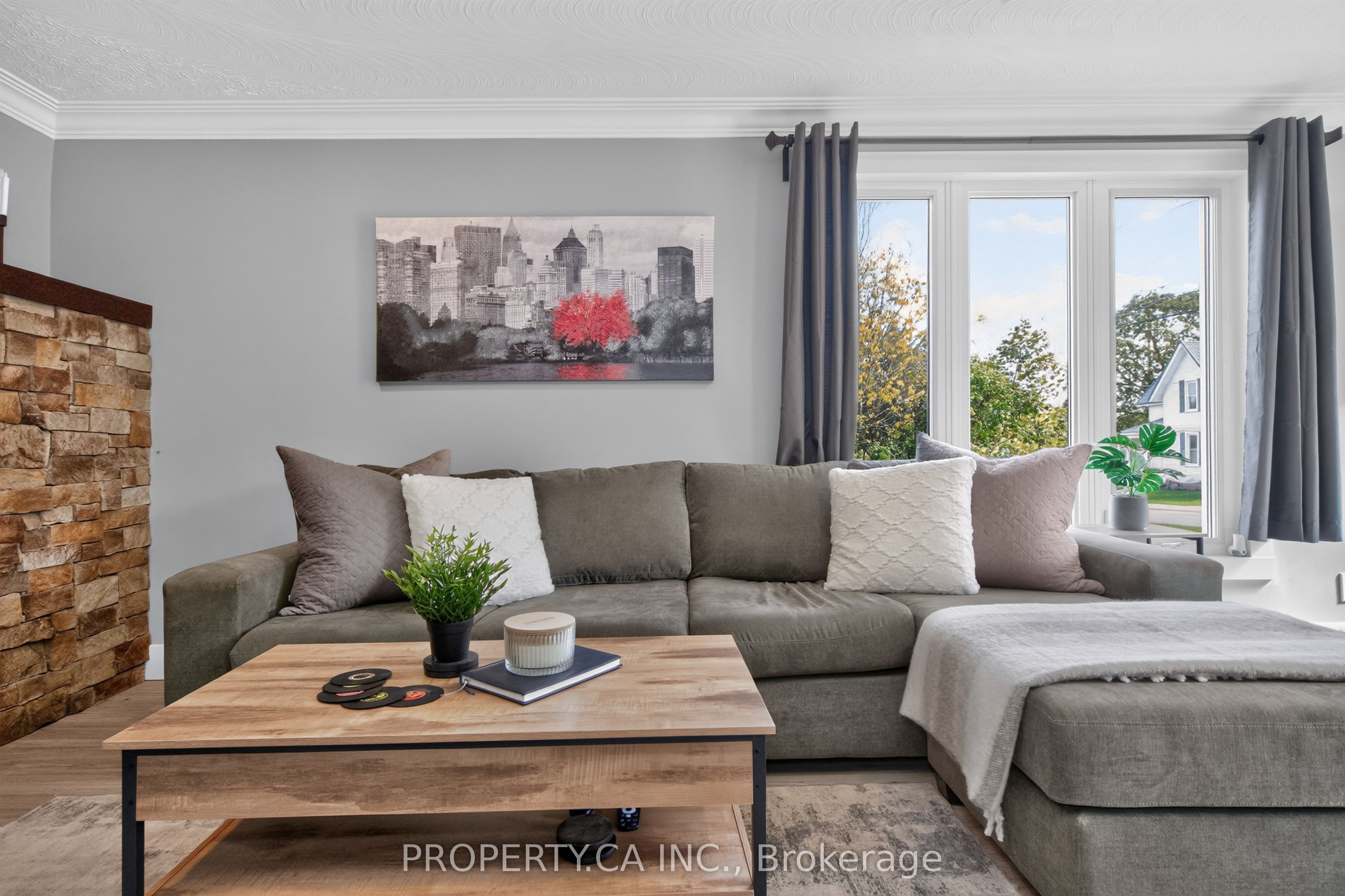 646 Victoria Street Property Photo 10