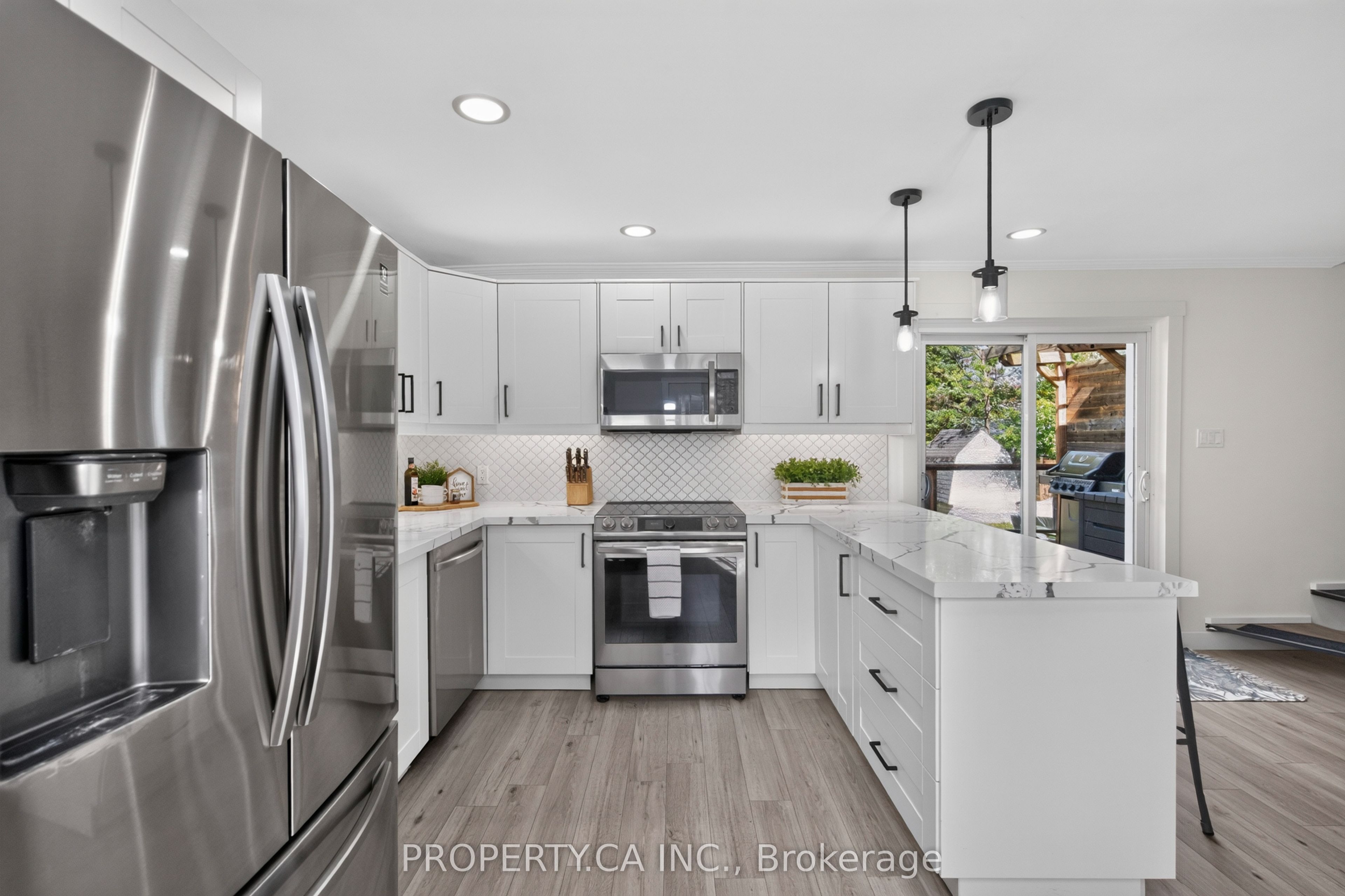 646 Victoria Street Property Photo 15