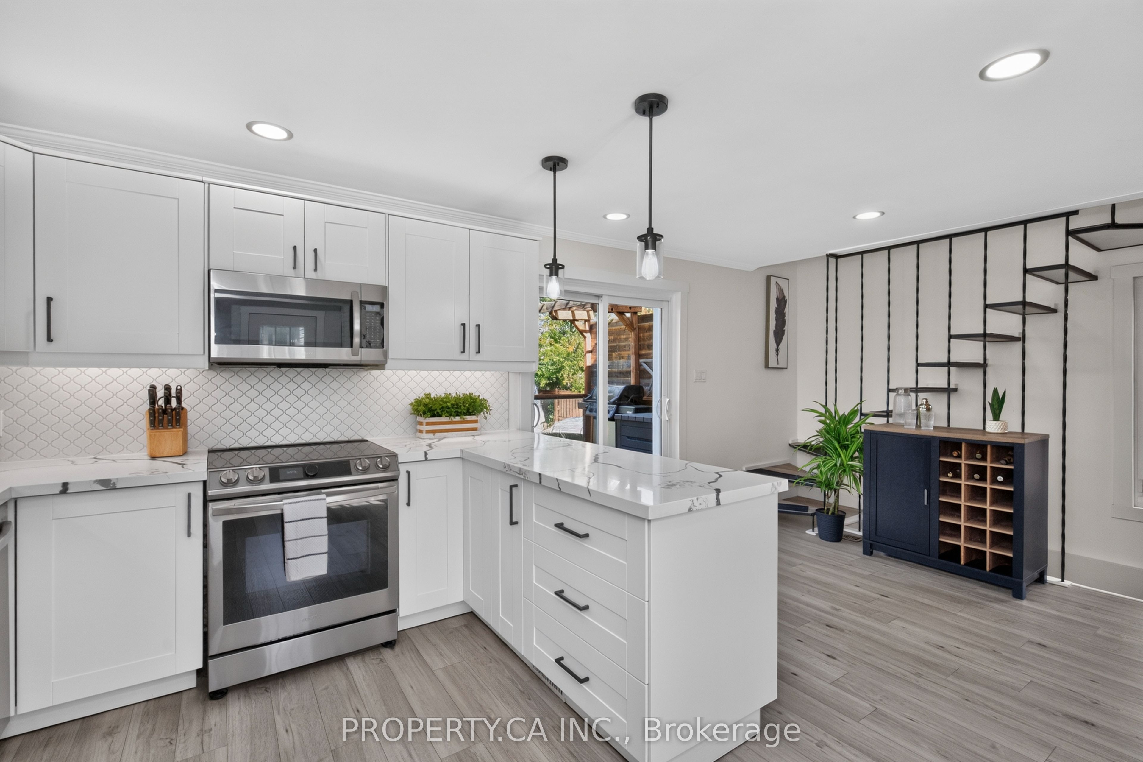 646 Victoria Street Property Photo 16