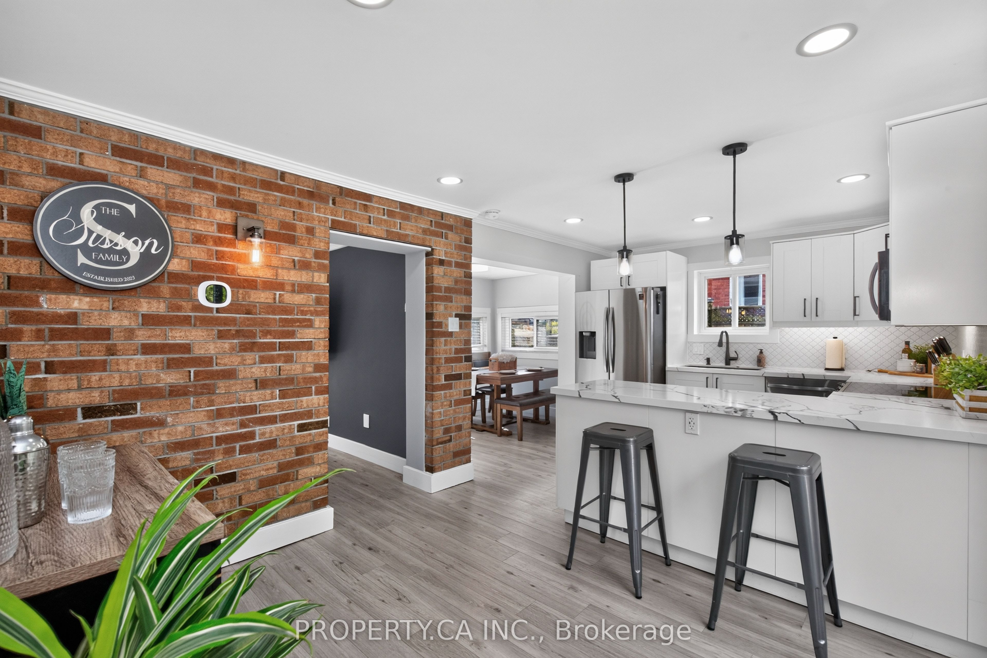 646 Victoria Street Property Photo 22