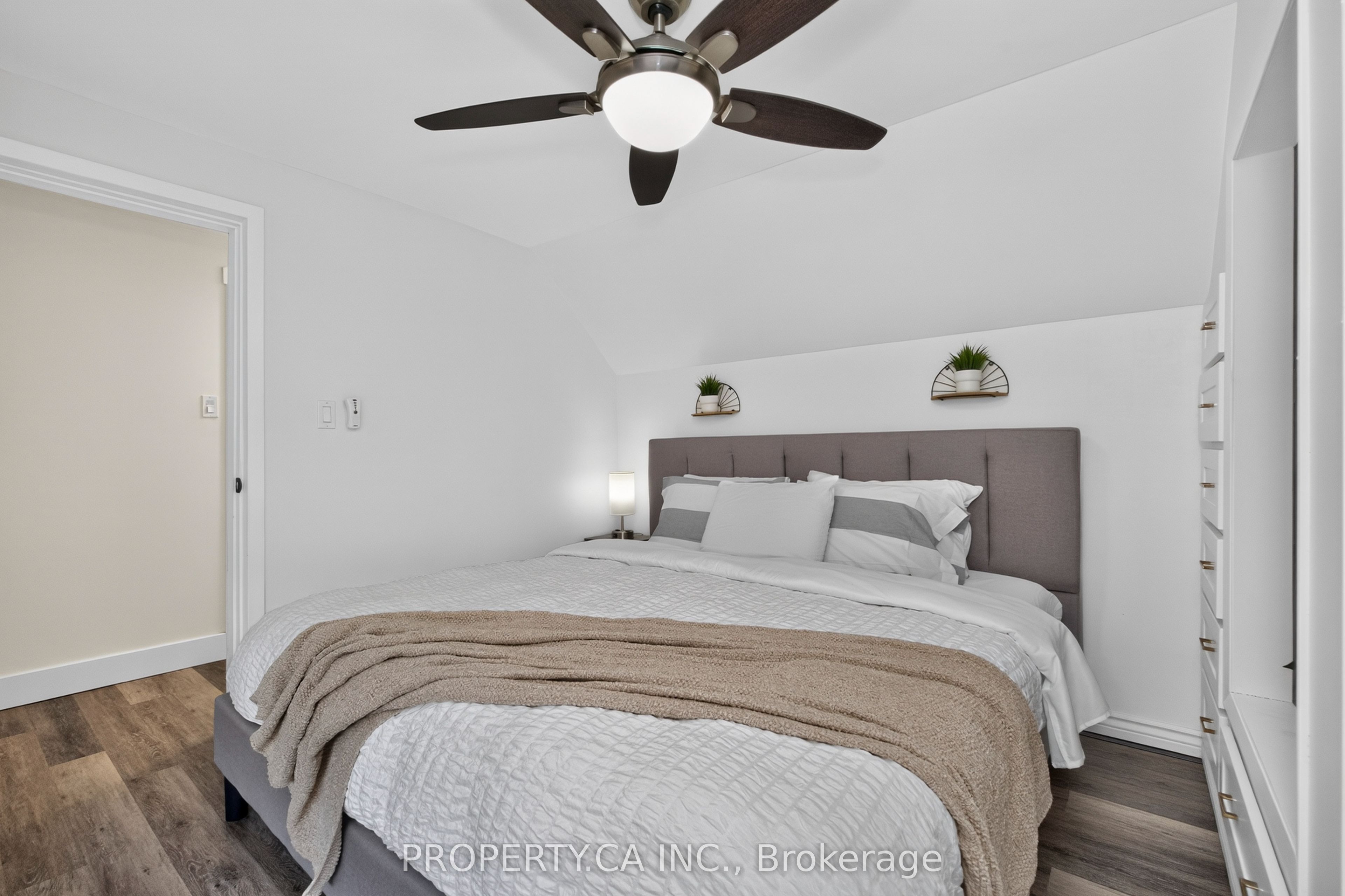 646 Victoria Street Property Photo 26