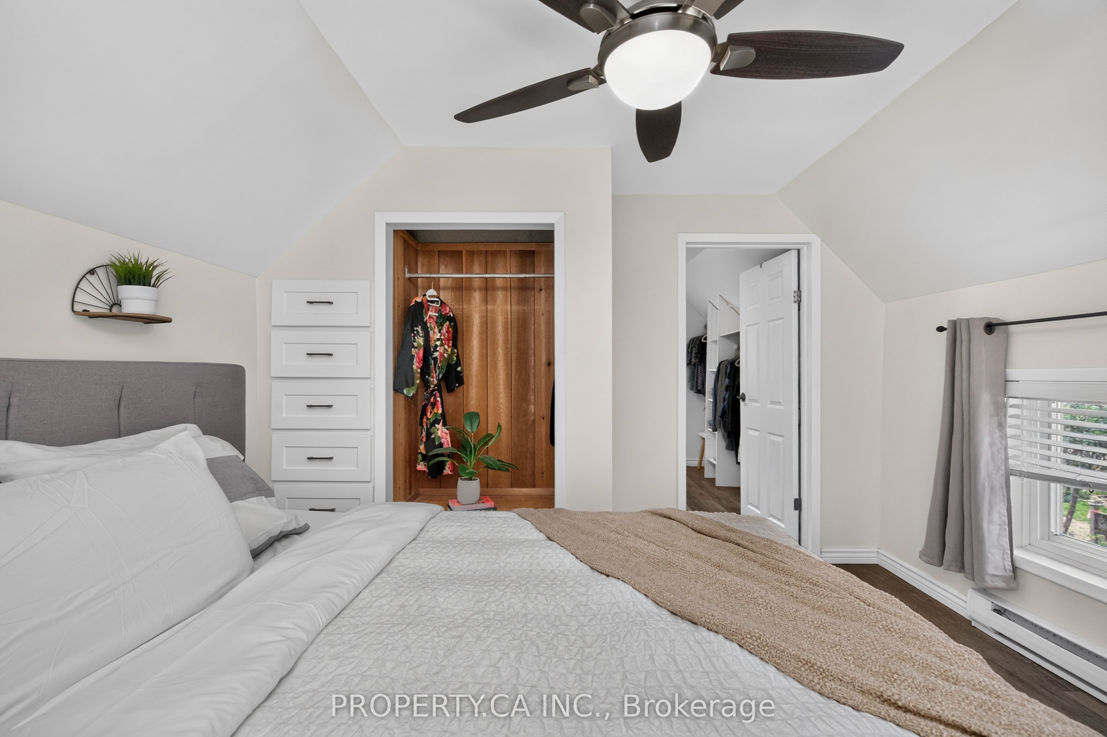 646 Victoria Street Property Photo 27