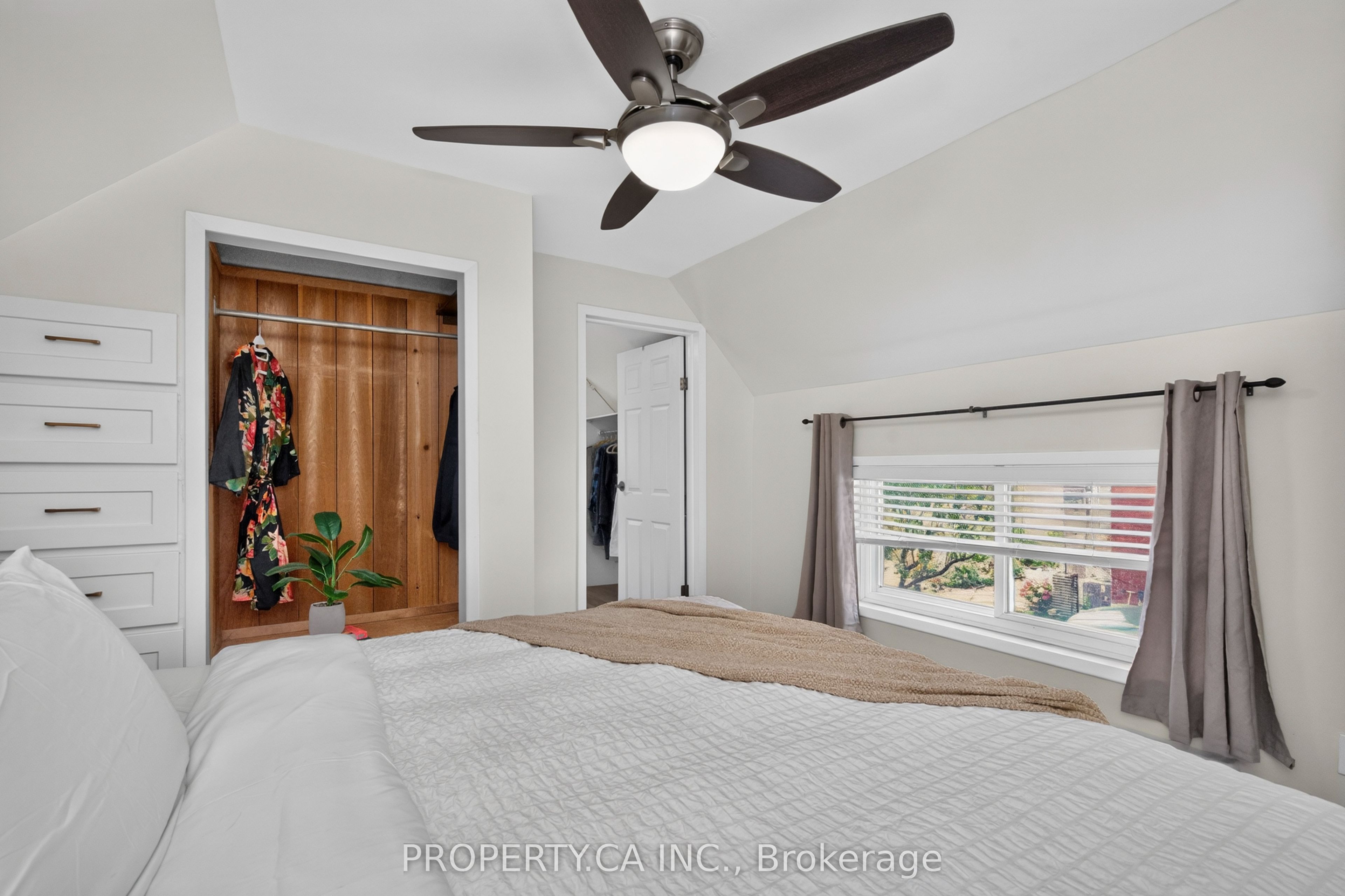 646 Victoria Street Property Photo 28