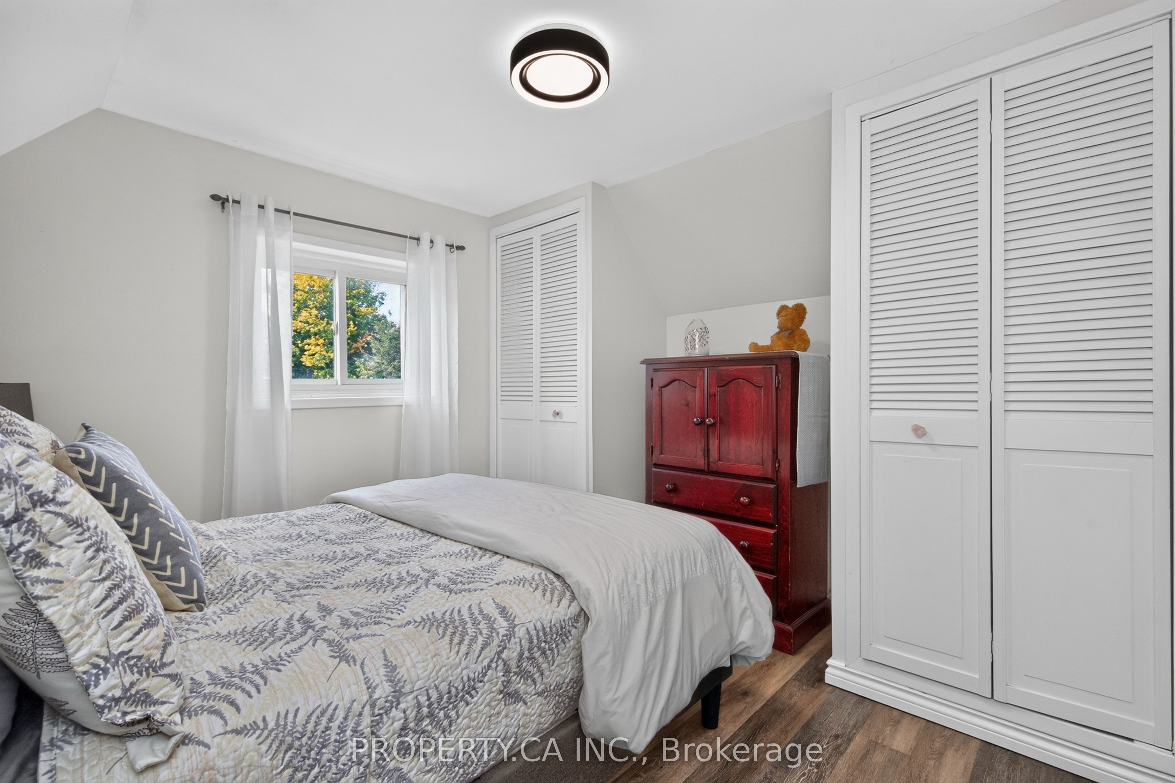 646 Victoria Street Property Photo 32