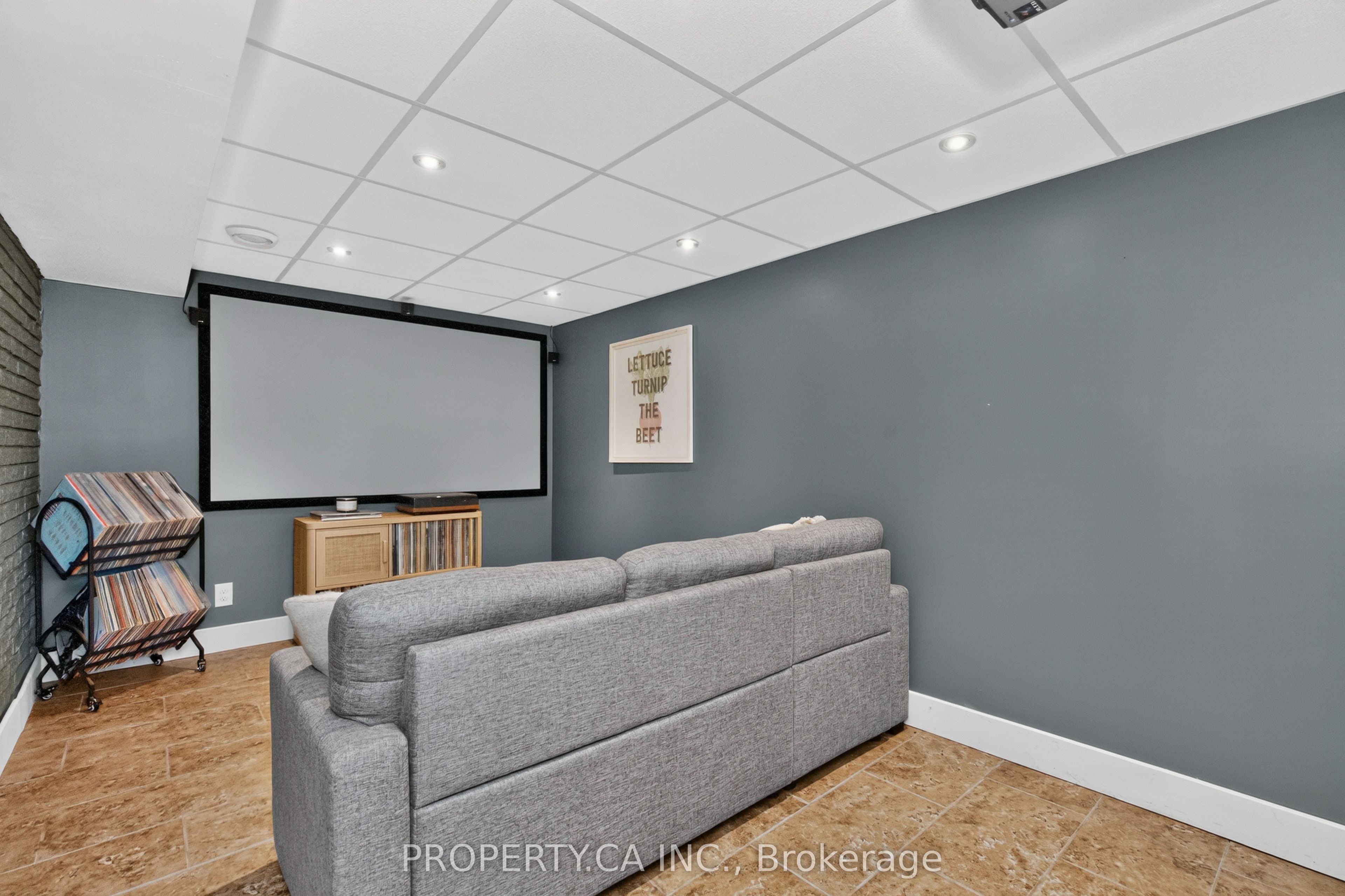646 Victoria Street Property Photo 37
