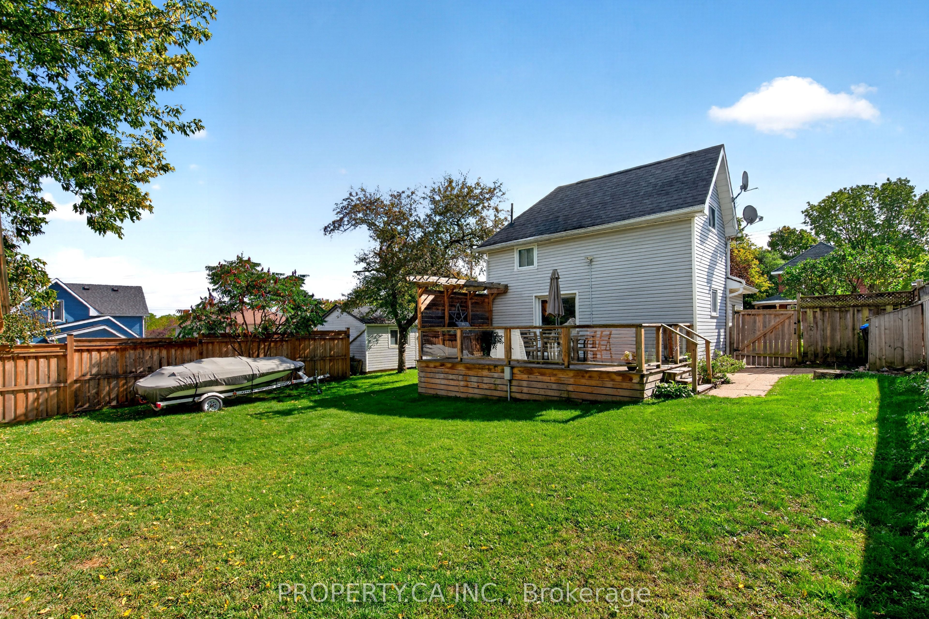 646 Victoria Street Property Photo 42