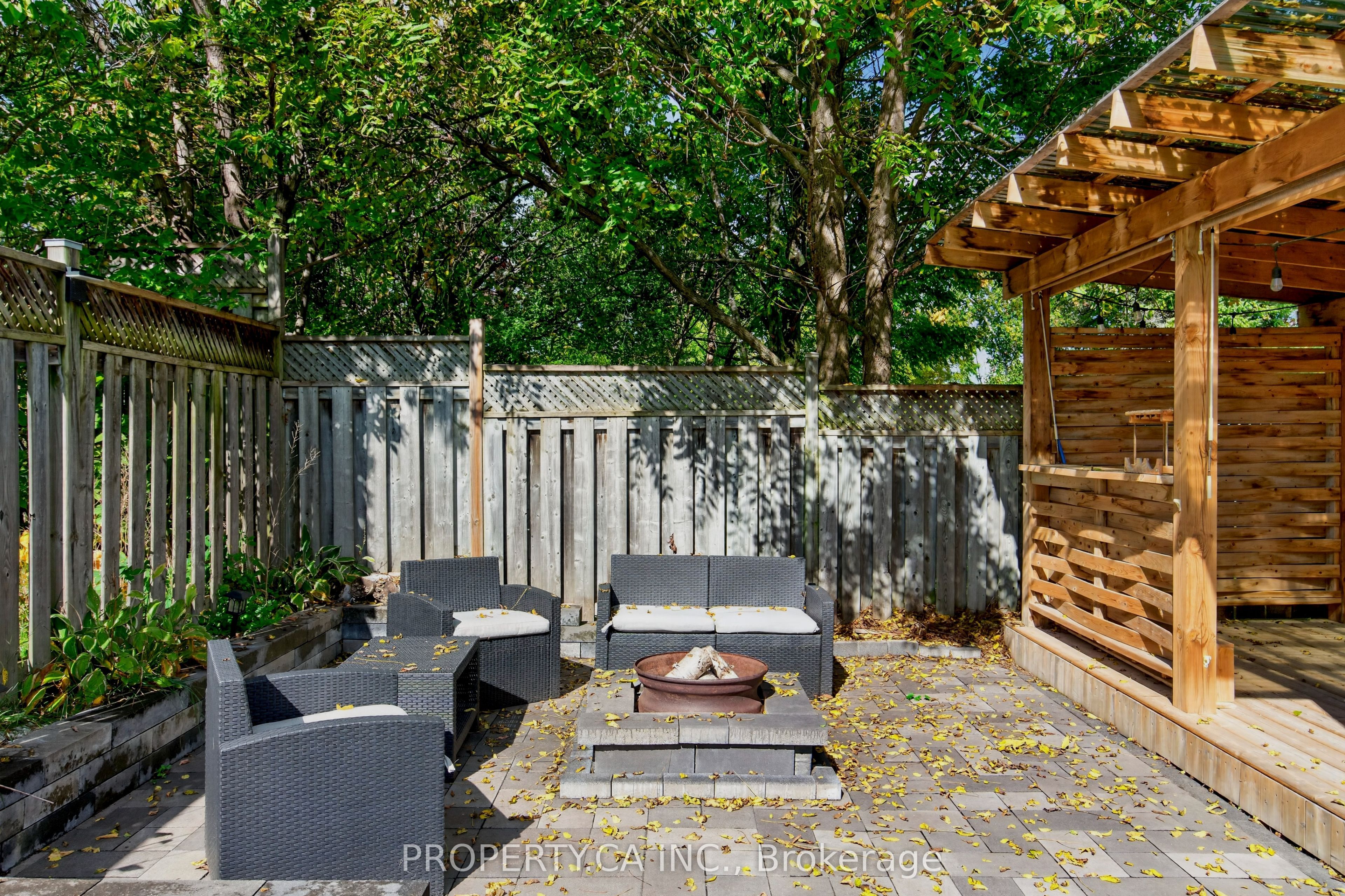 646 Victoria Street Property Photo 43