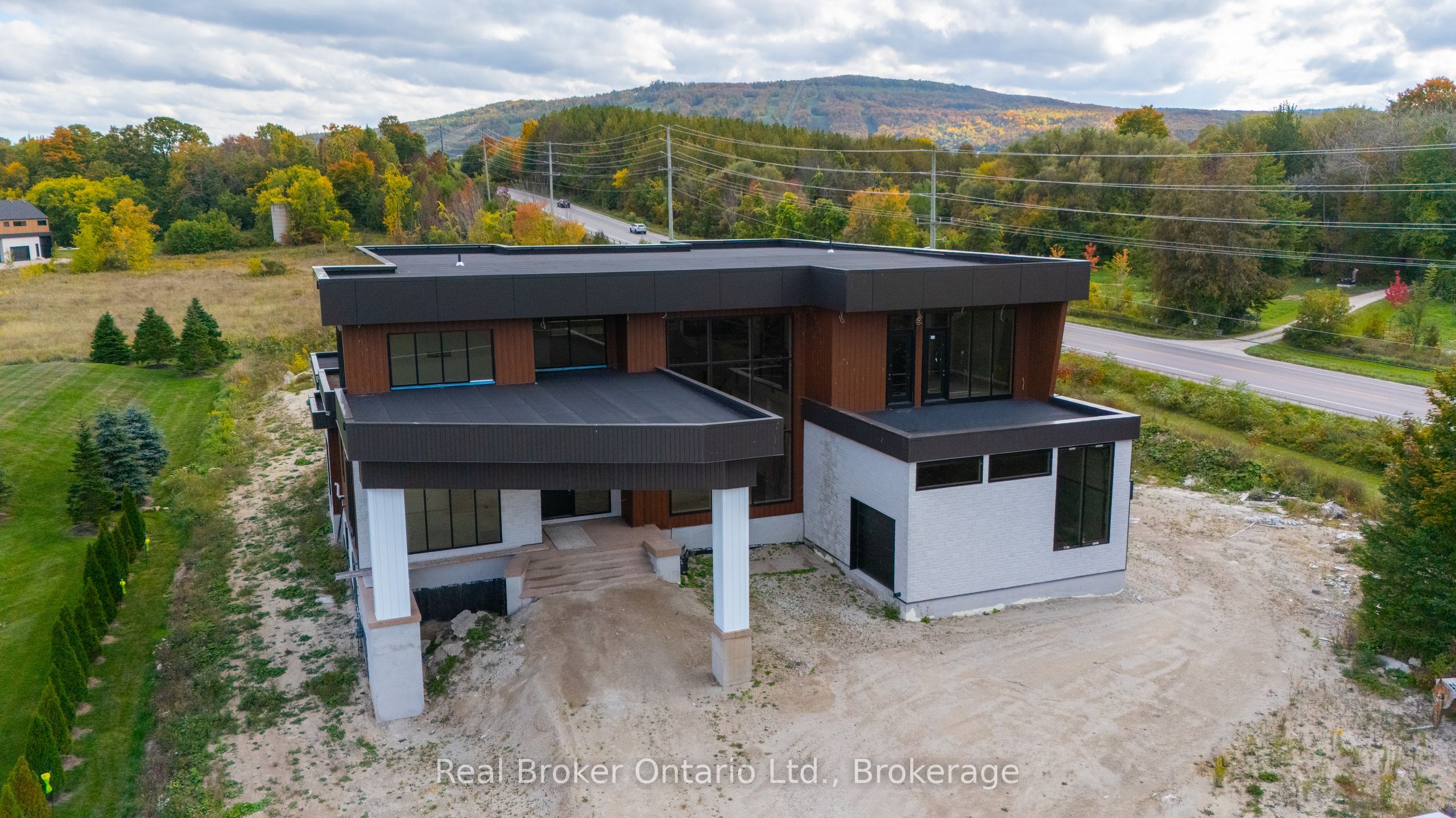 1 Meadowlark Way Property Photo 2