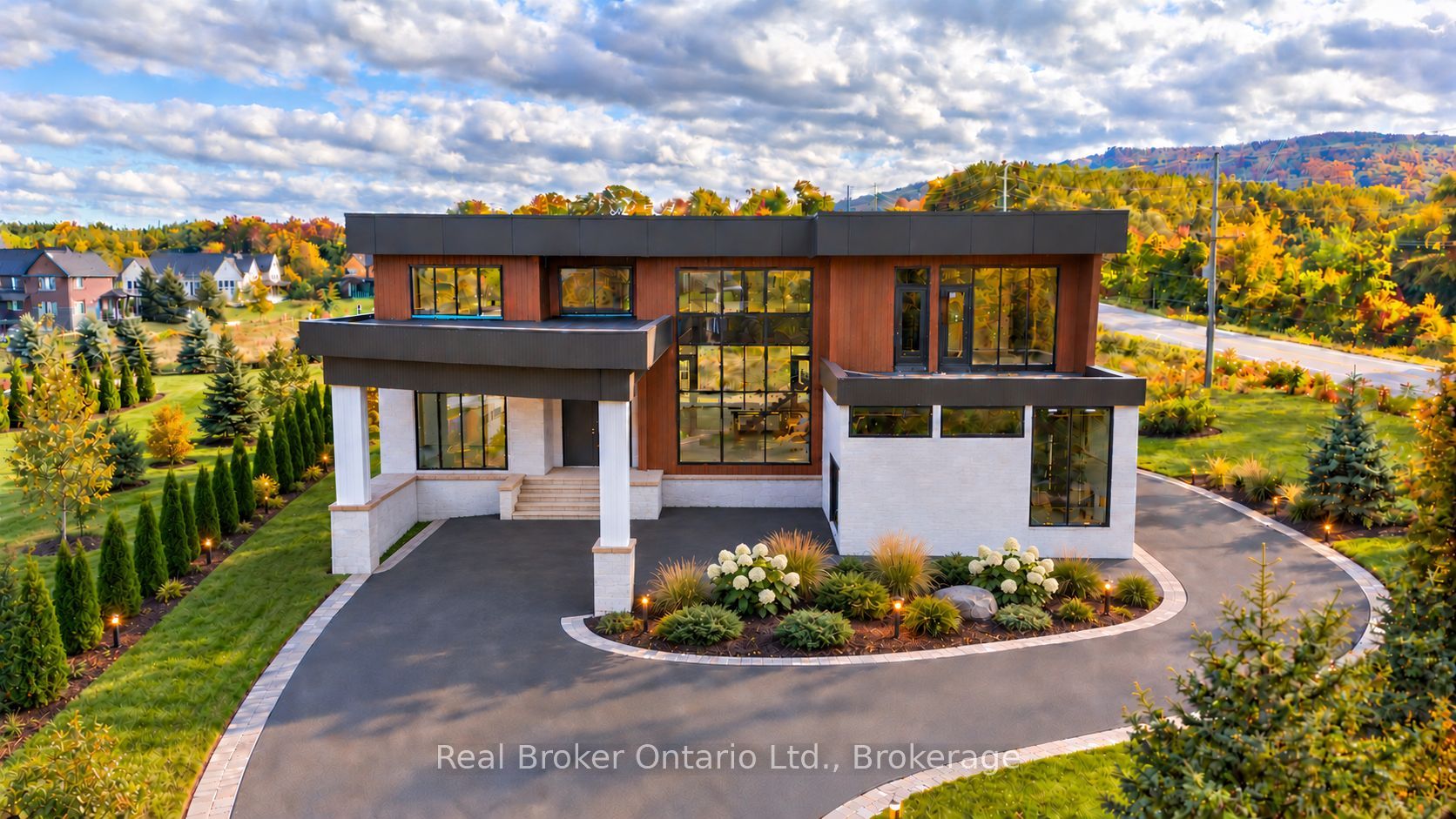 1 Meadowlark Way Property Photo 3