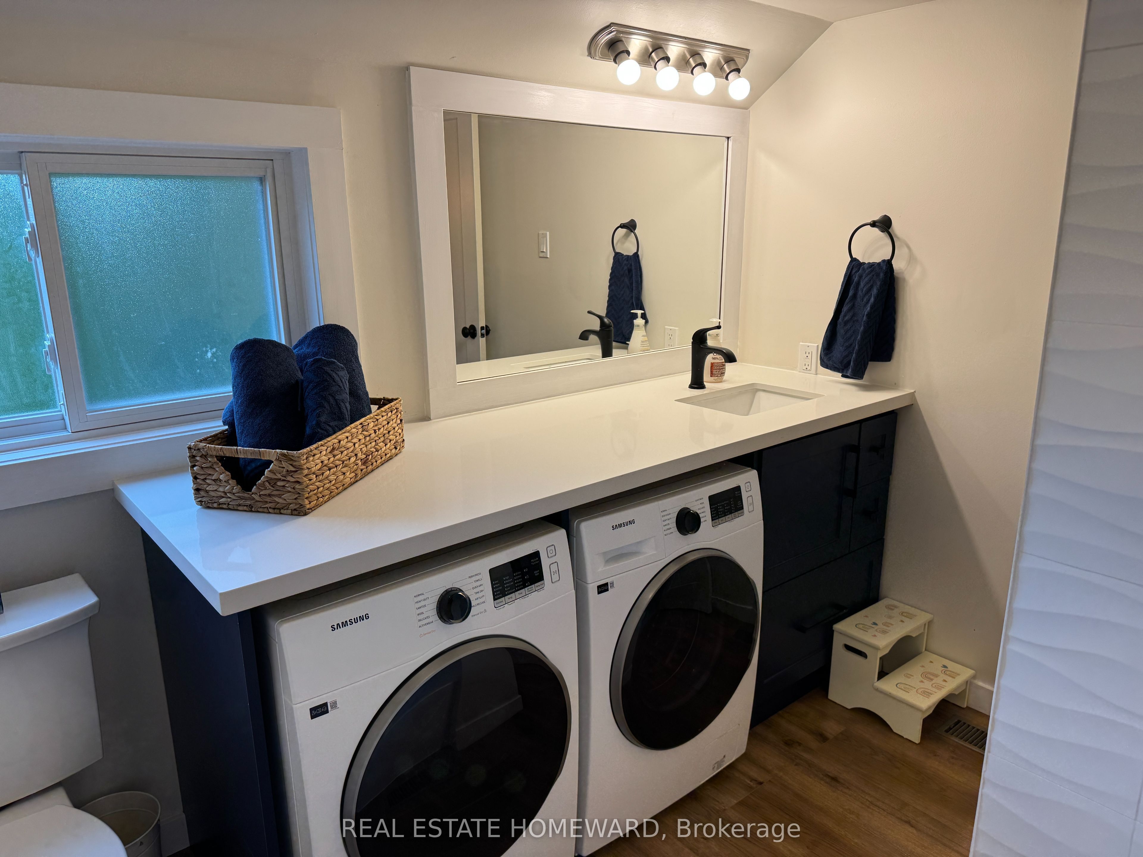 130 Escarpment Crescent Property Photo 12