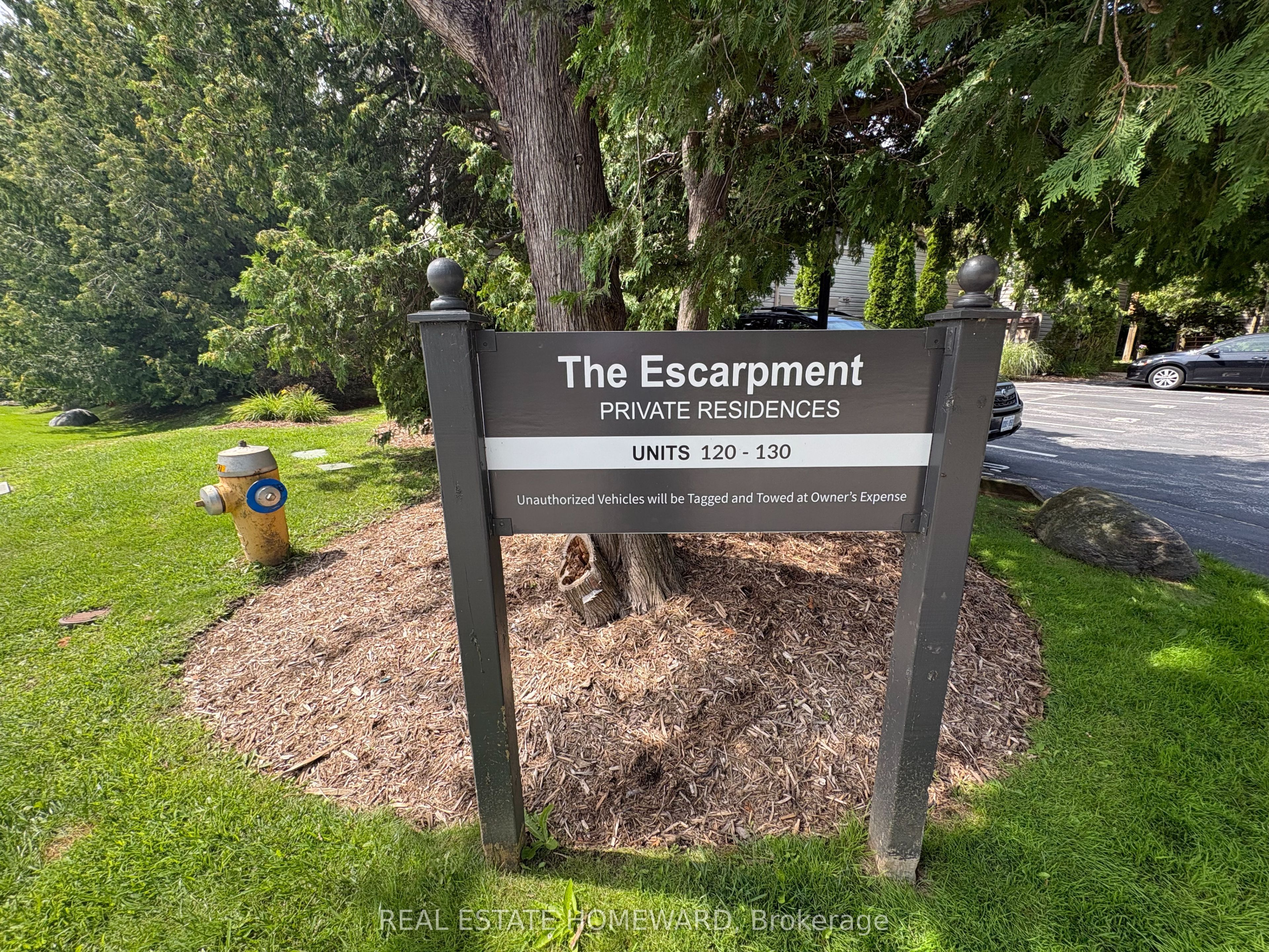 130 Escarpment Crescent Property Photo 16
