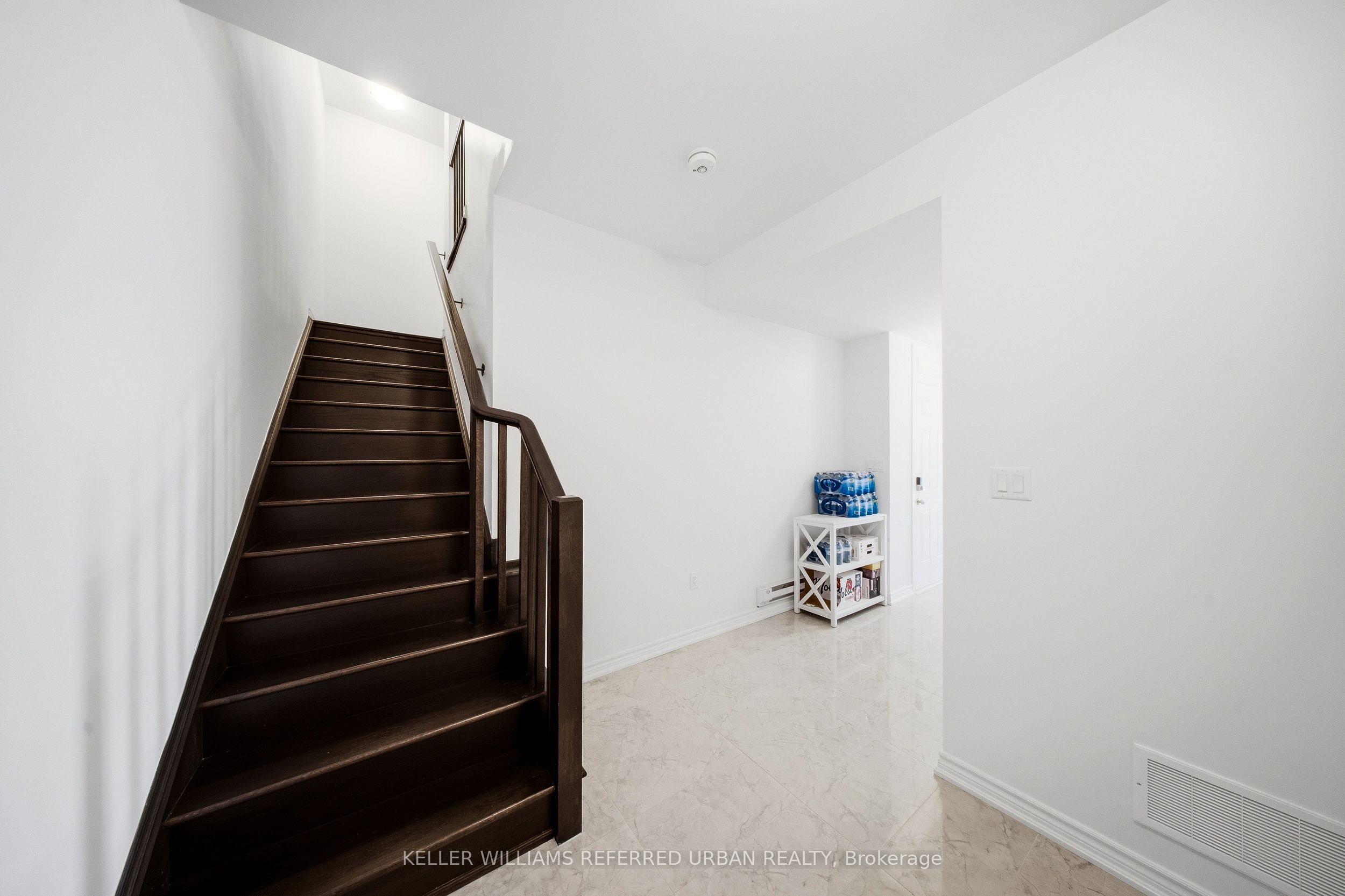 61 Vinewood Crescent Property Photo 9