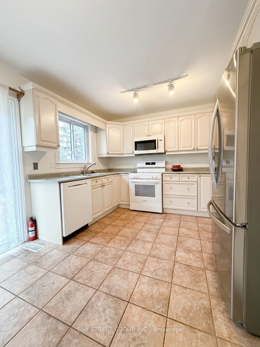 76 Mayfair Drive Property Photo 3
