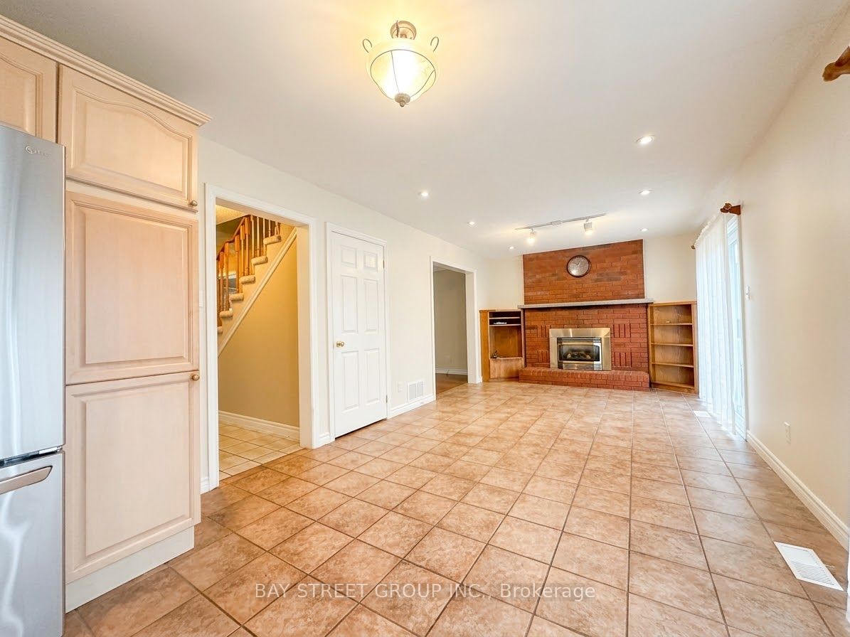 76 Mayfair Drive Property Photo 5