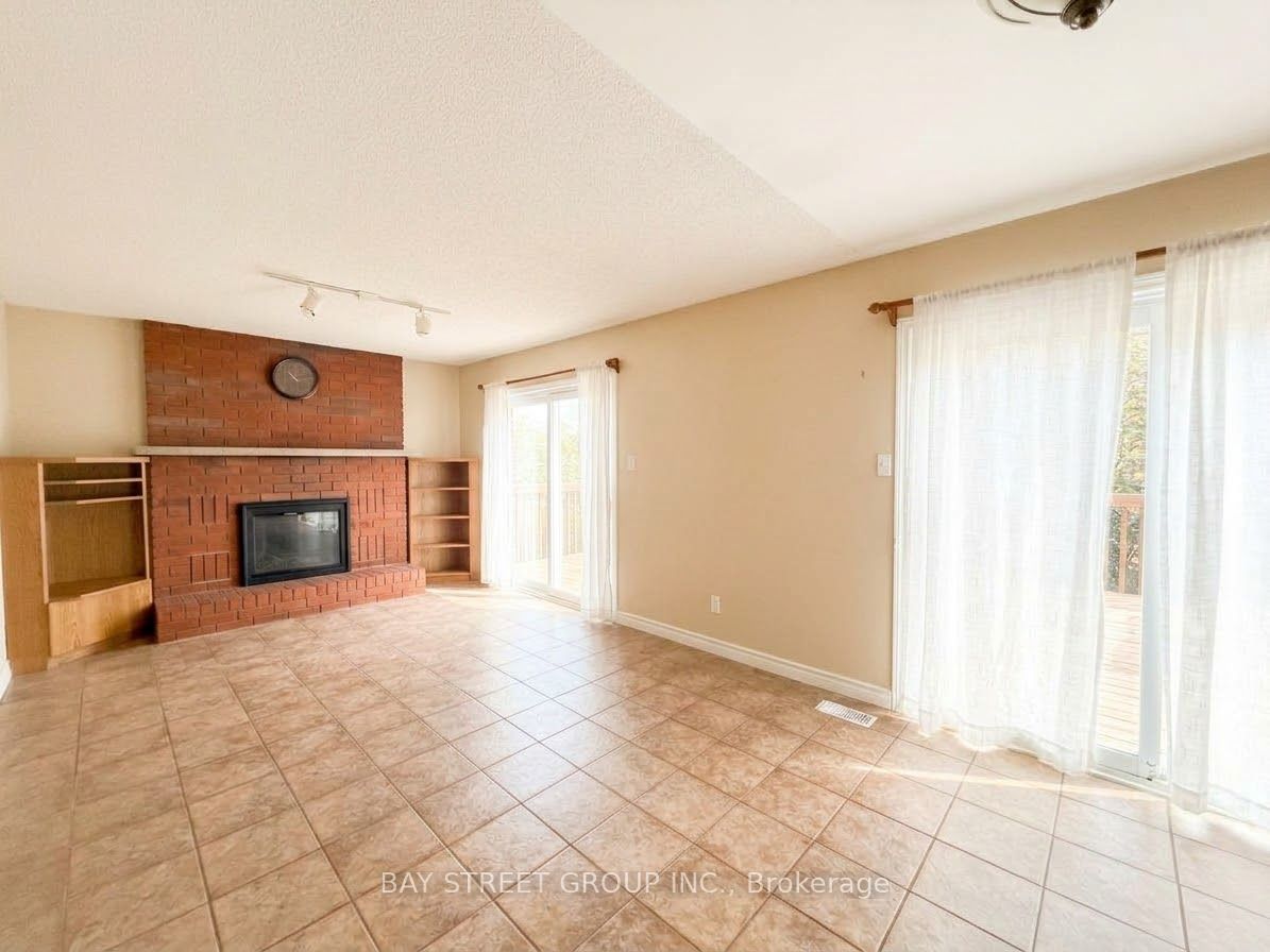 76 Mayfair Drive Property Photo 6