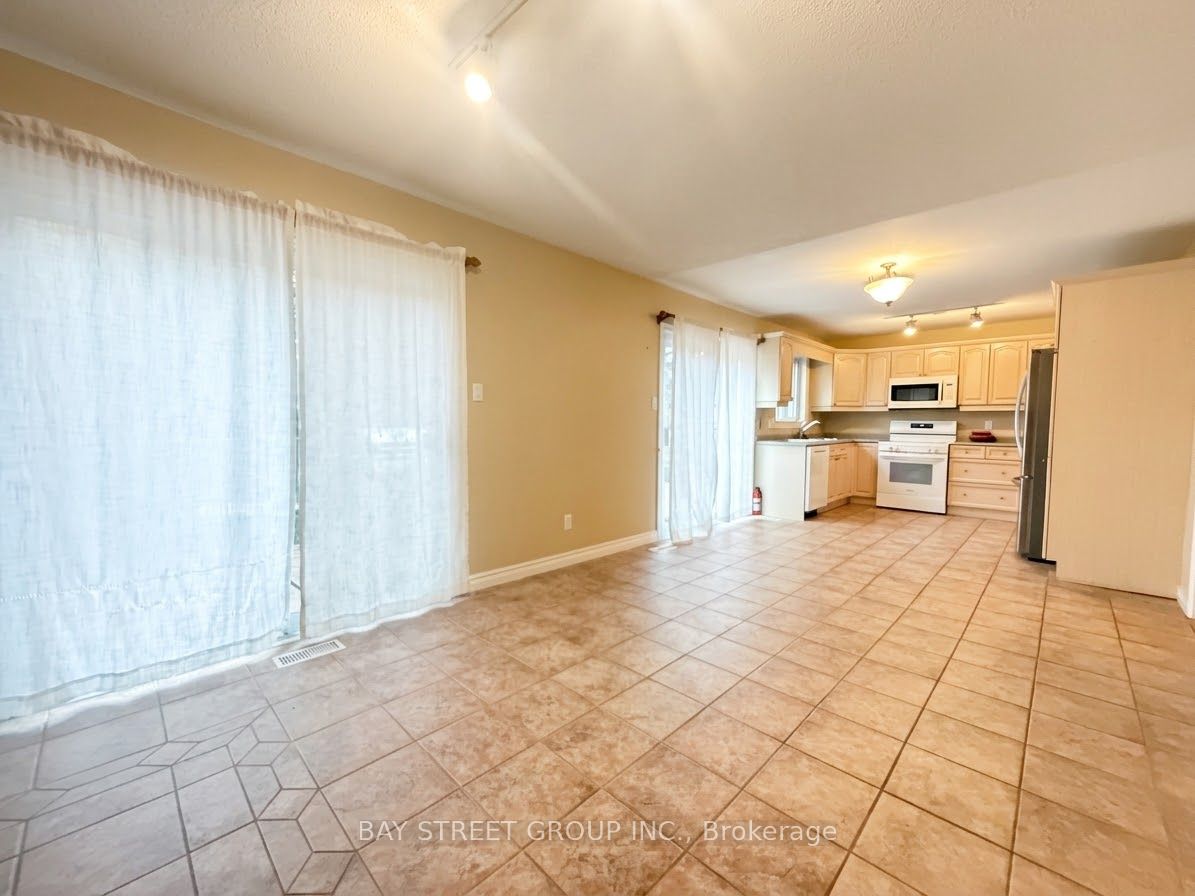 76 Mayfair Drive Property Photo 12