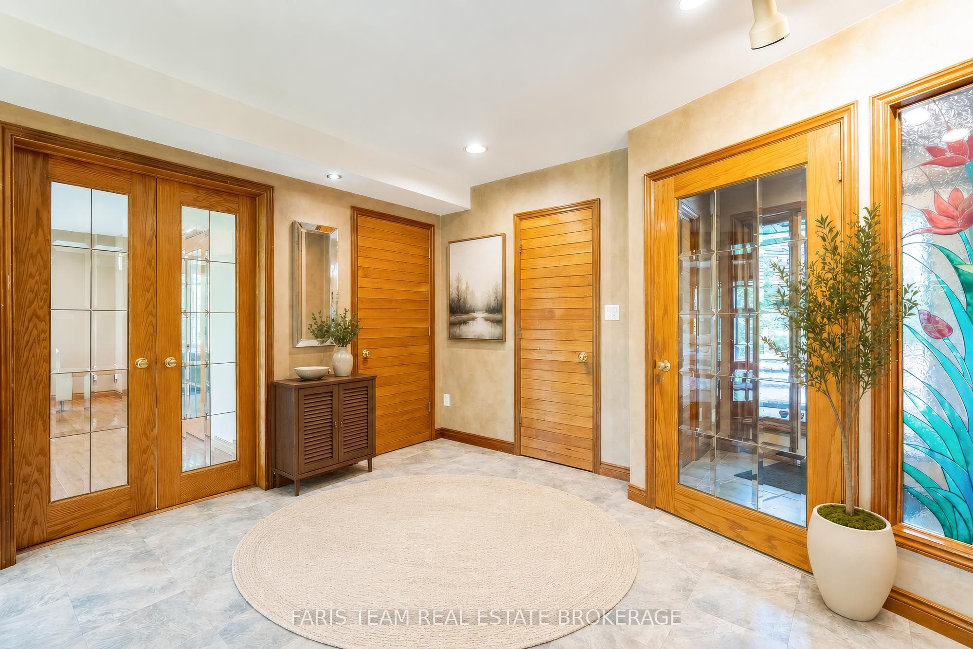 15 Scottdale Drive Property Photo 4