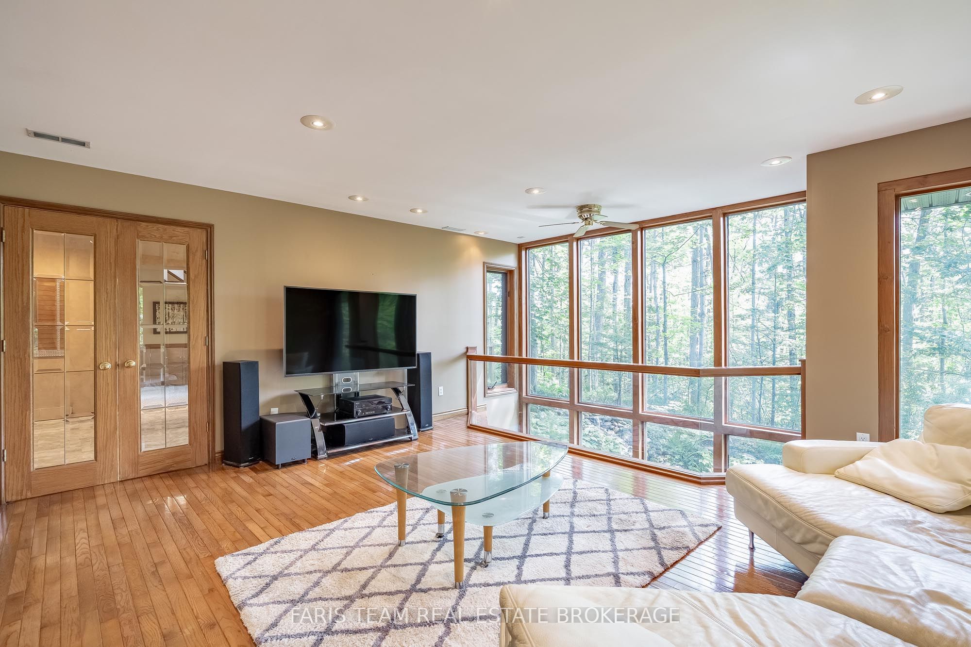 15 Scottdale Drive Property Photo 16