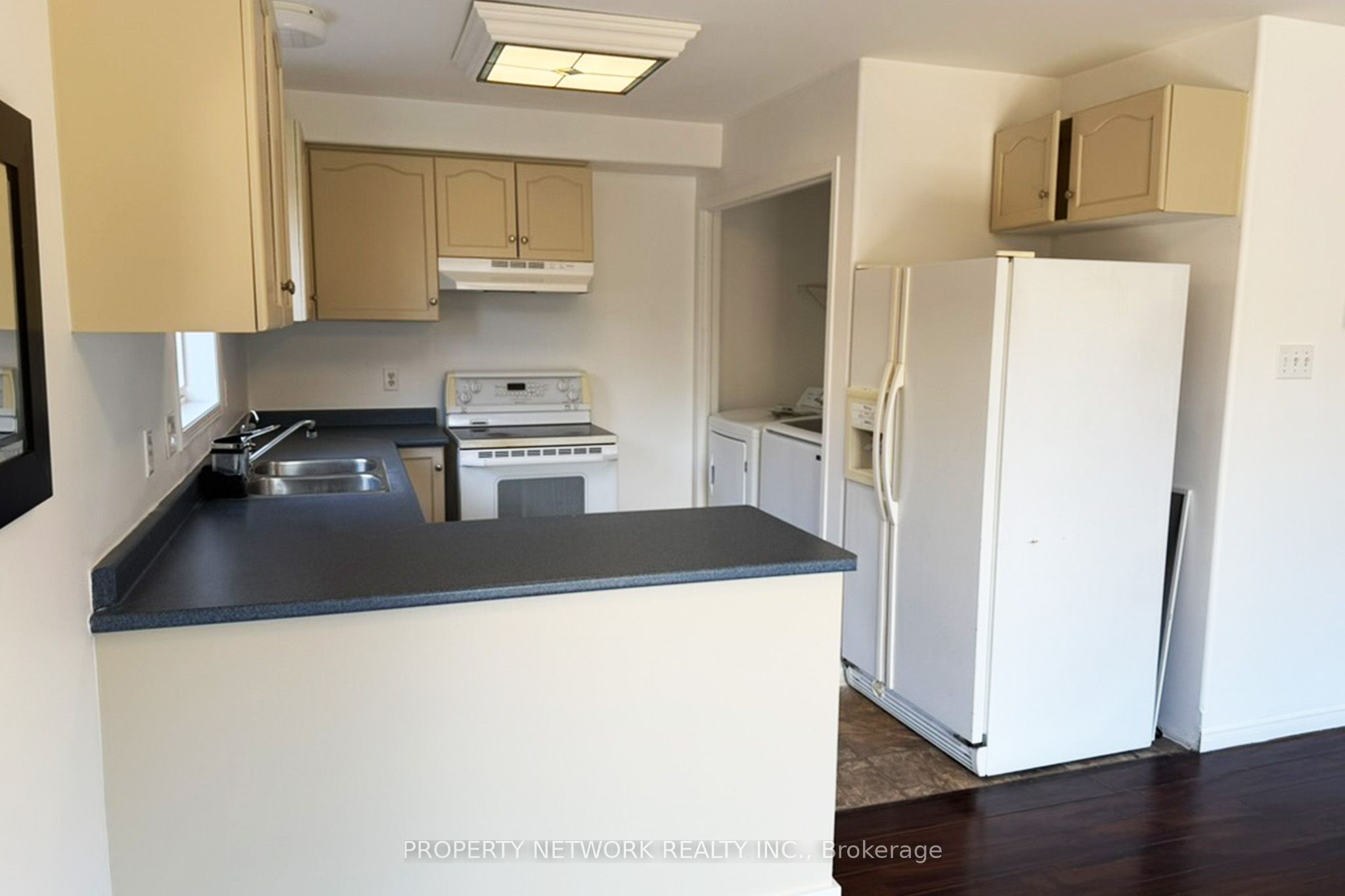 41 Sydenham Wells Court Property Photo 8