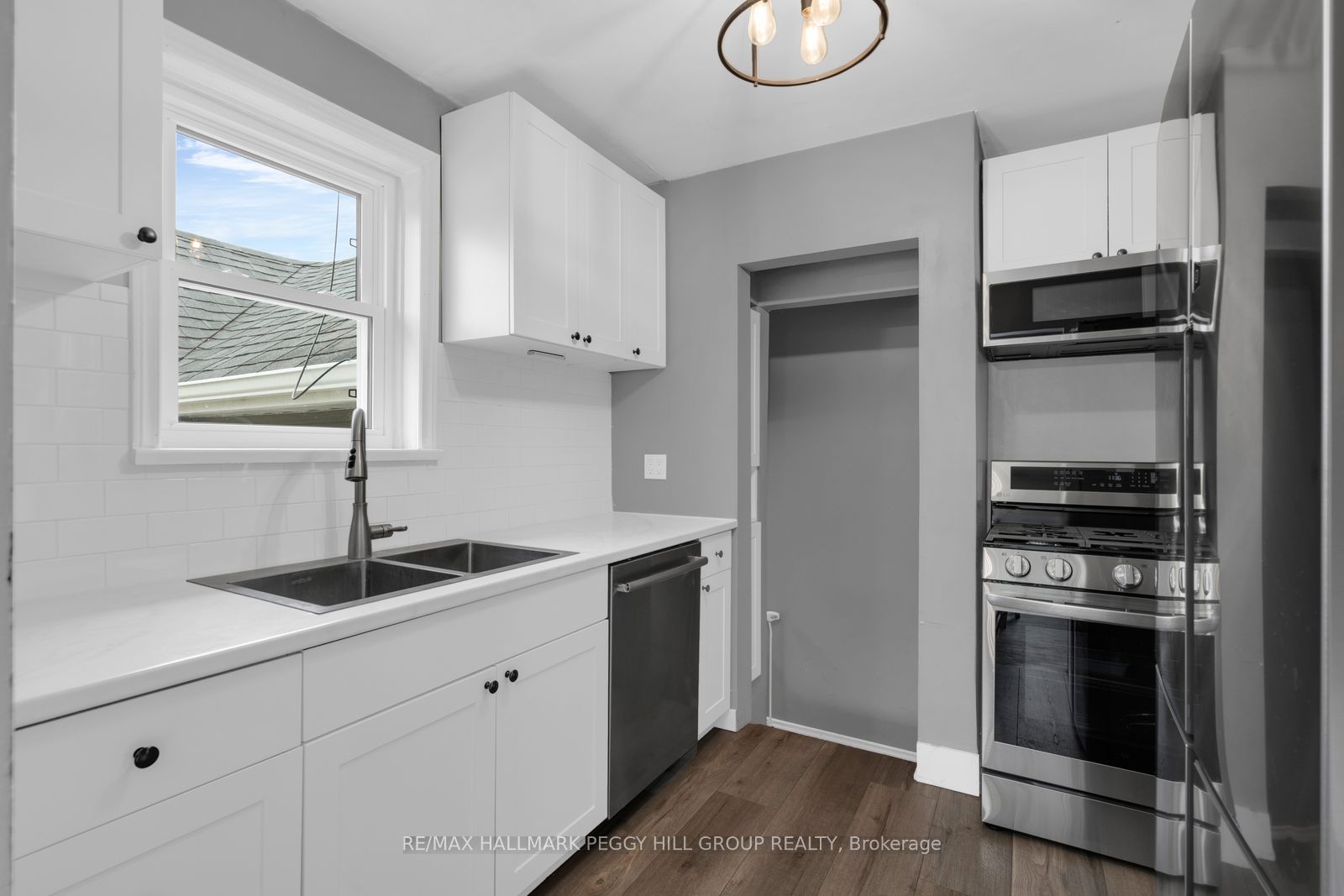 1556 Flos Rd 4 W Property Photo 3