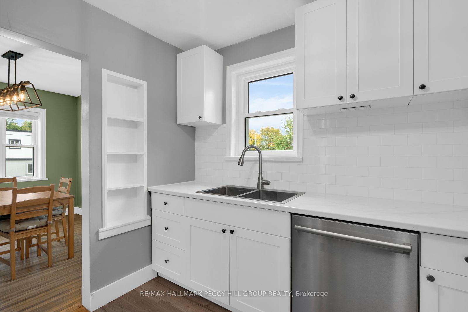 1556 Flos Rd 4 W Property Photo 4