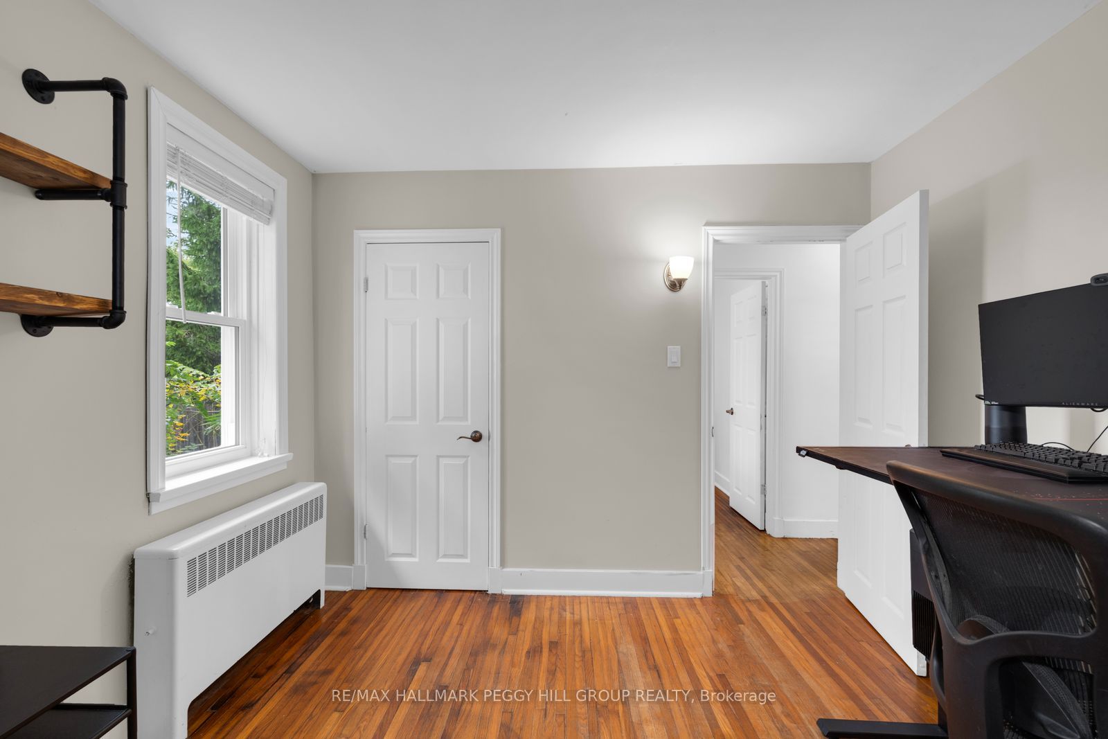 1556 Flos Rd 4 W Property Photo 8