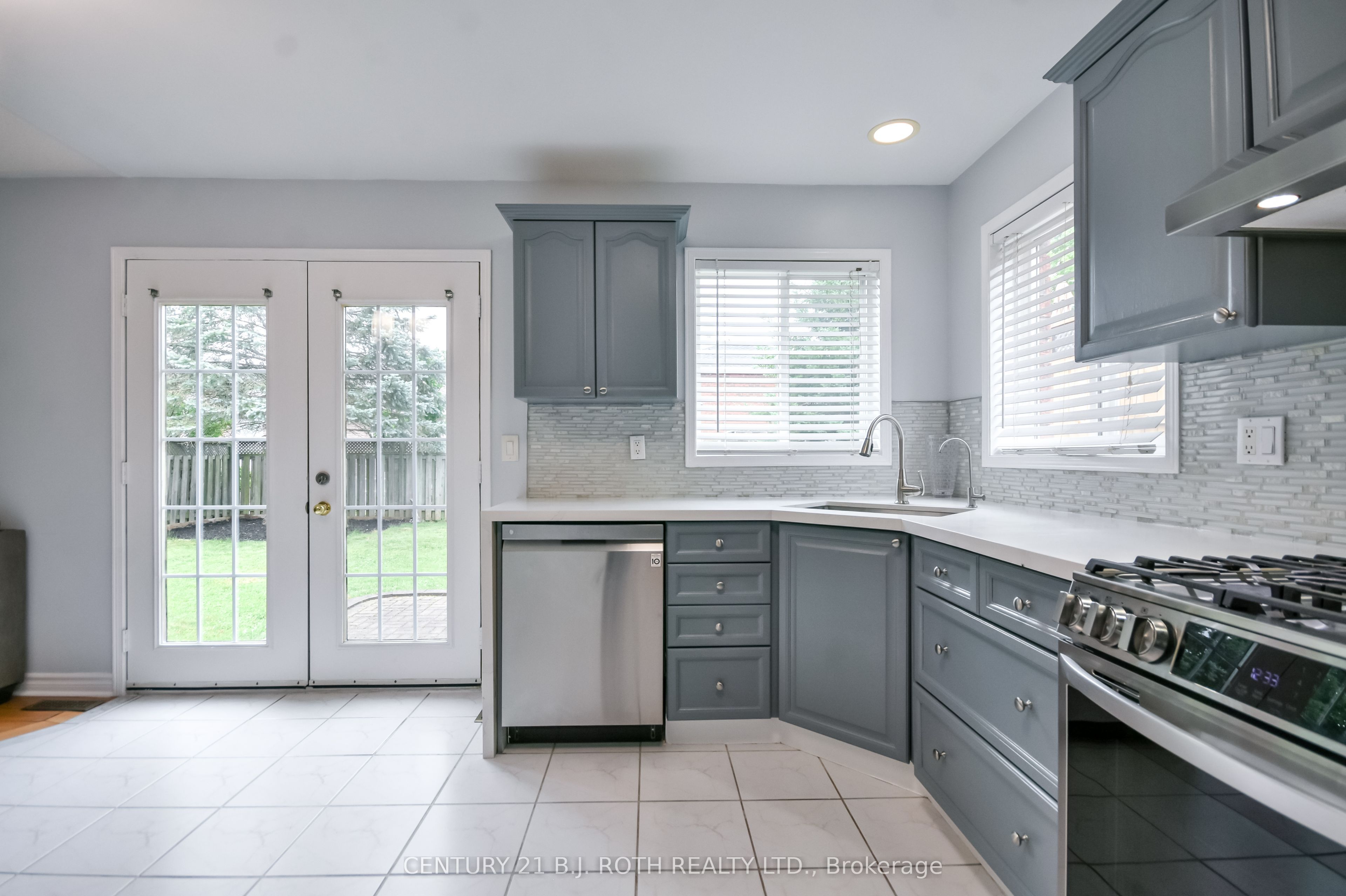 17 Crompton Drive Property Photo 4
