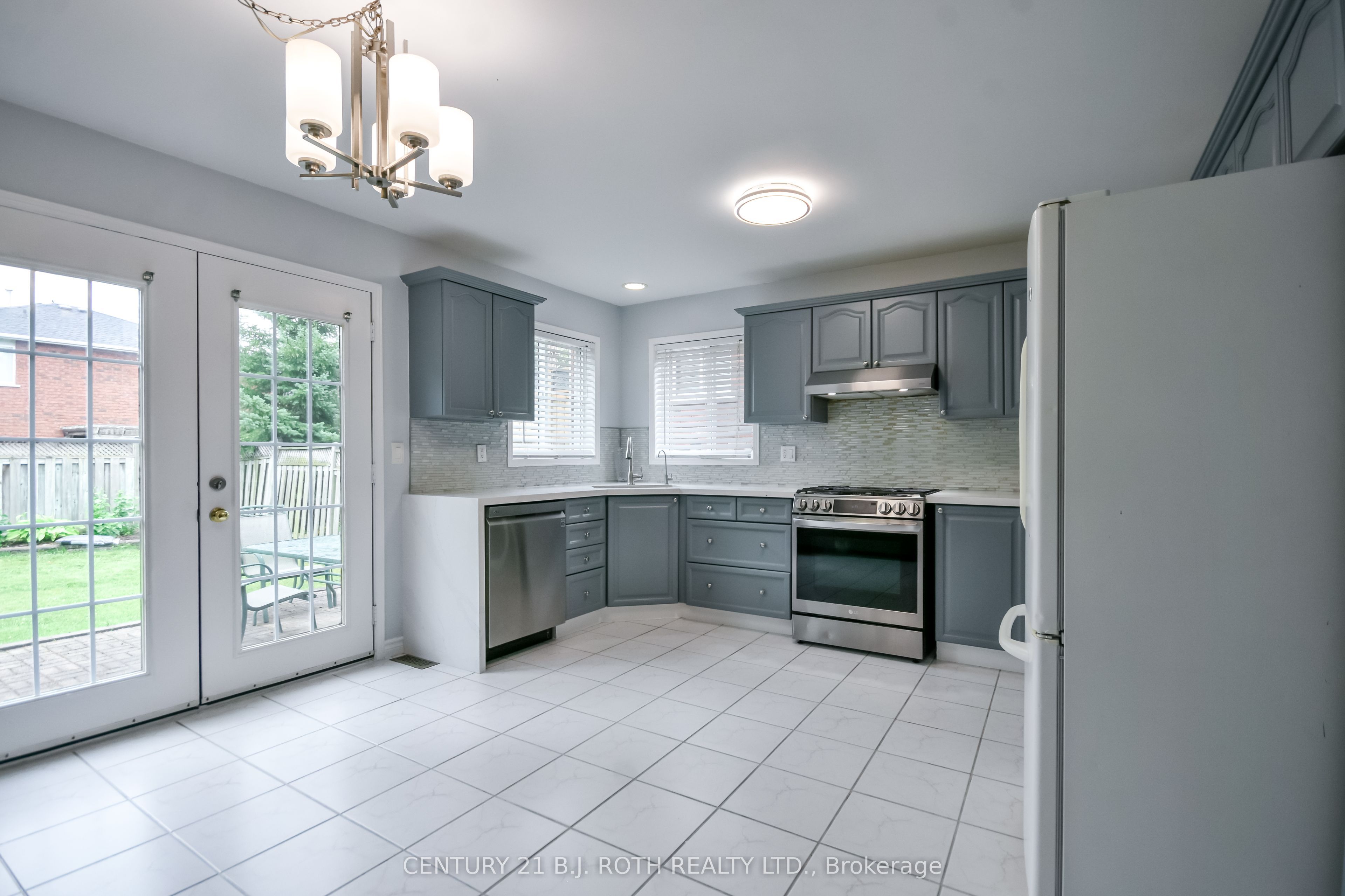 17 Crompton Drive Property Photo 6