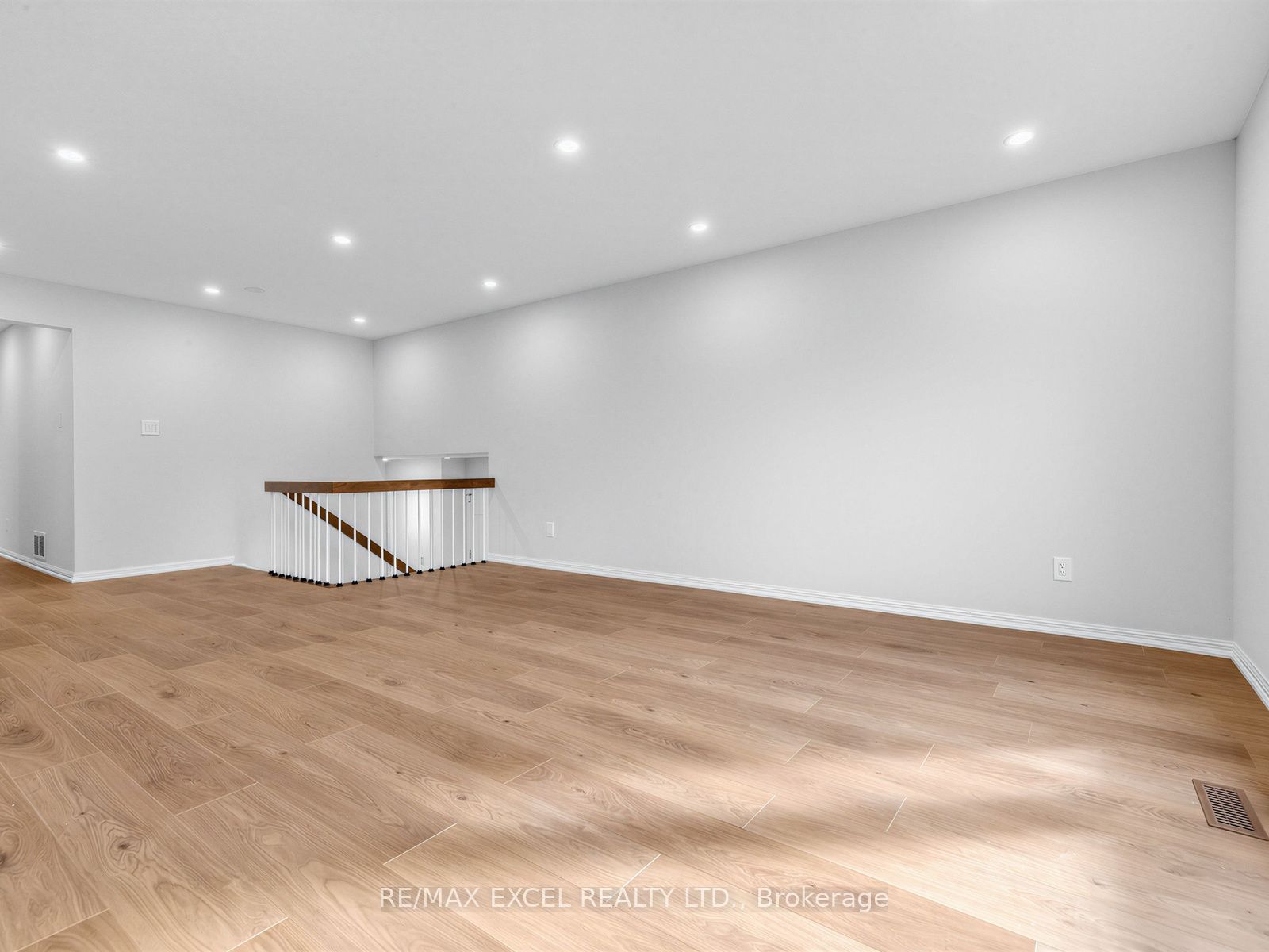 25 Grand Place Property Photo 5