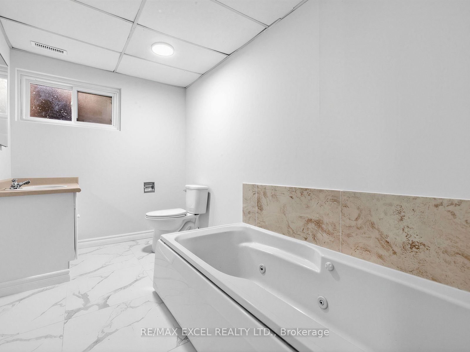 25 Grand Place Property Photo 27