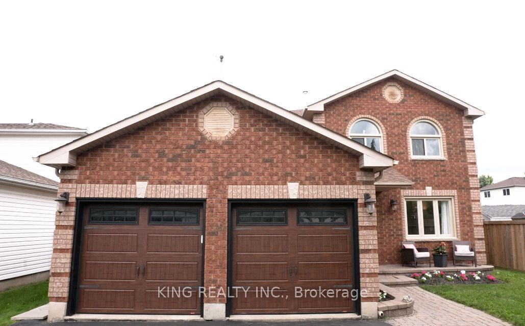 9 Whitehorn Crescent Property Photo 1