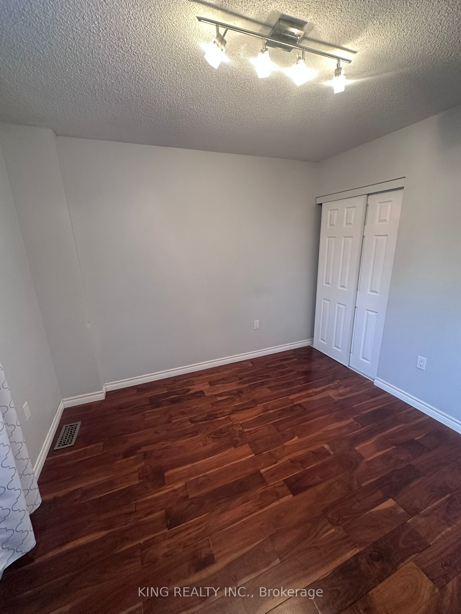 9 Whitehorn Crescent Property Photo 12