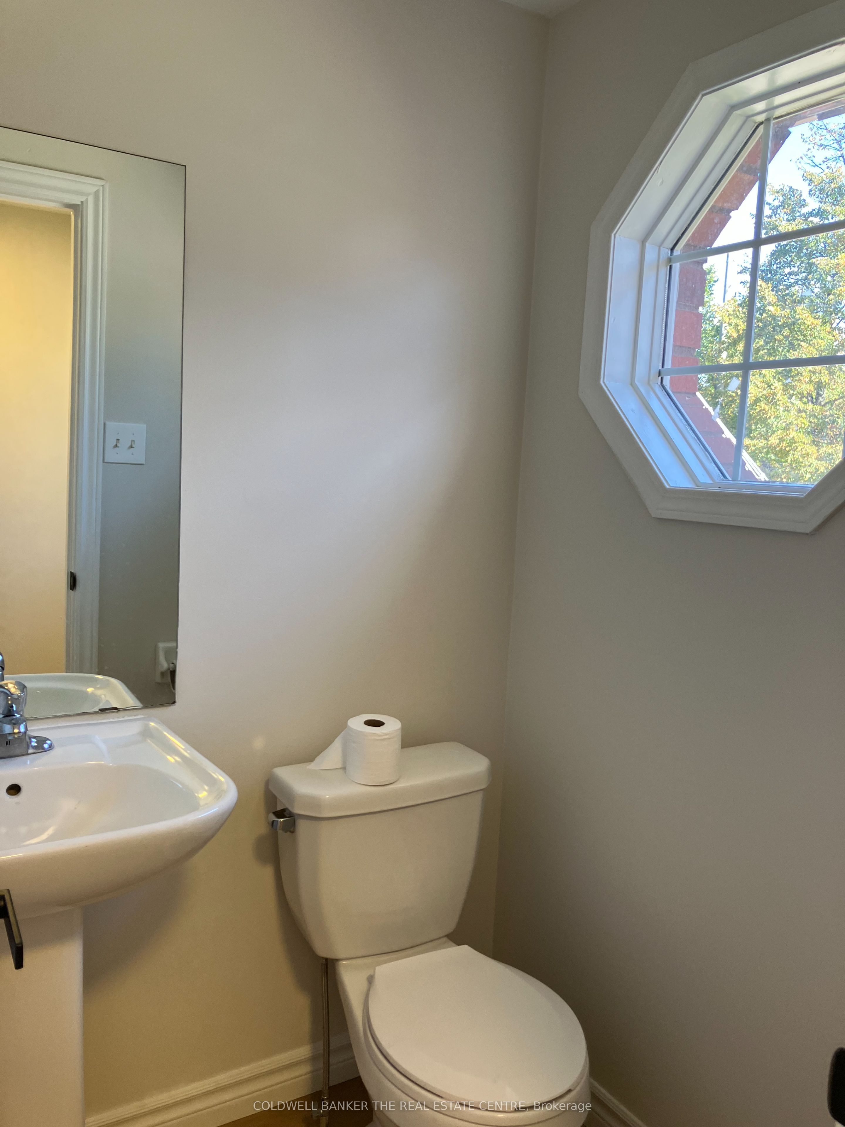 141 Black Cherry Crescent Property Photo 6