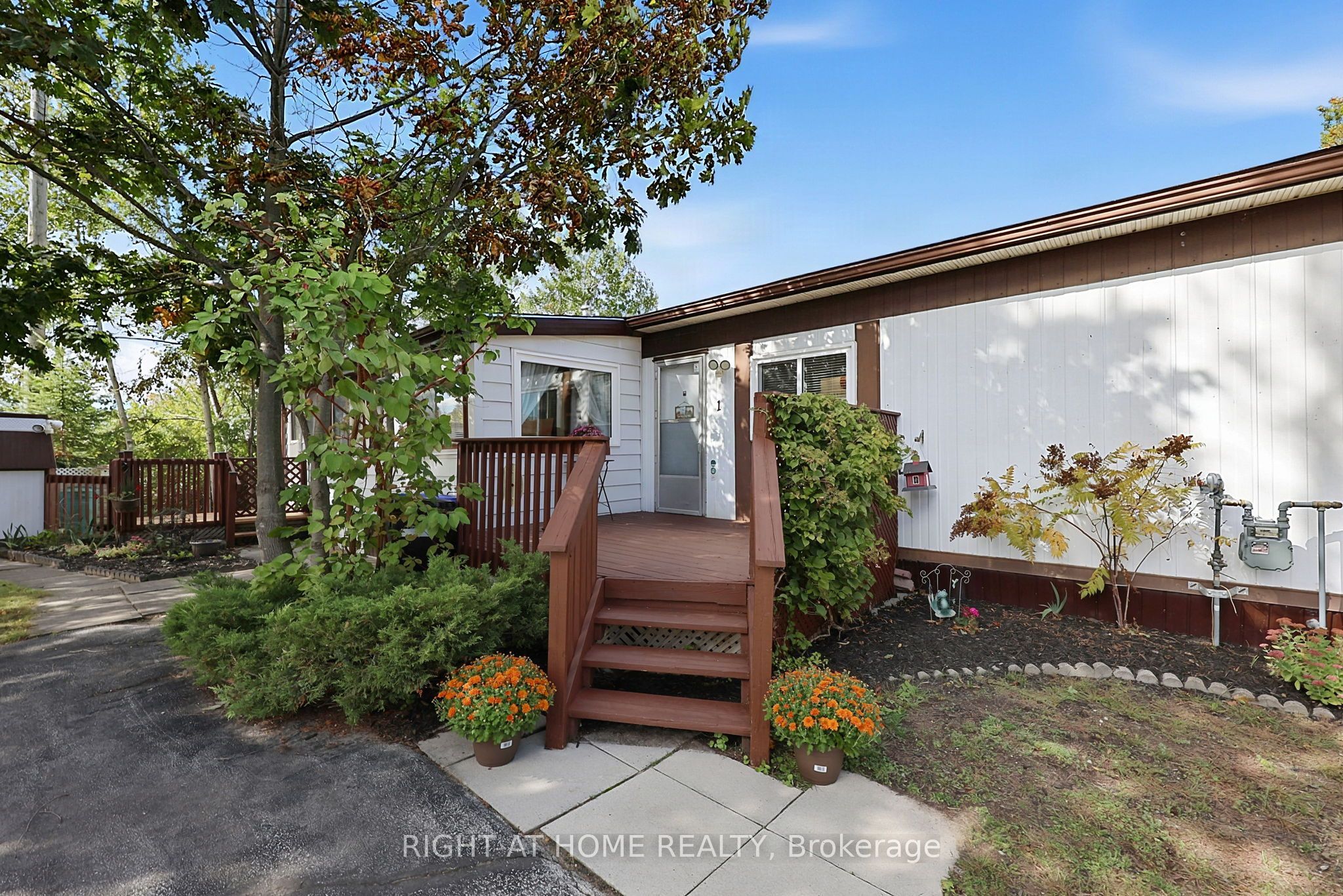 1 Georgian Glen Drive Property Photo 3