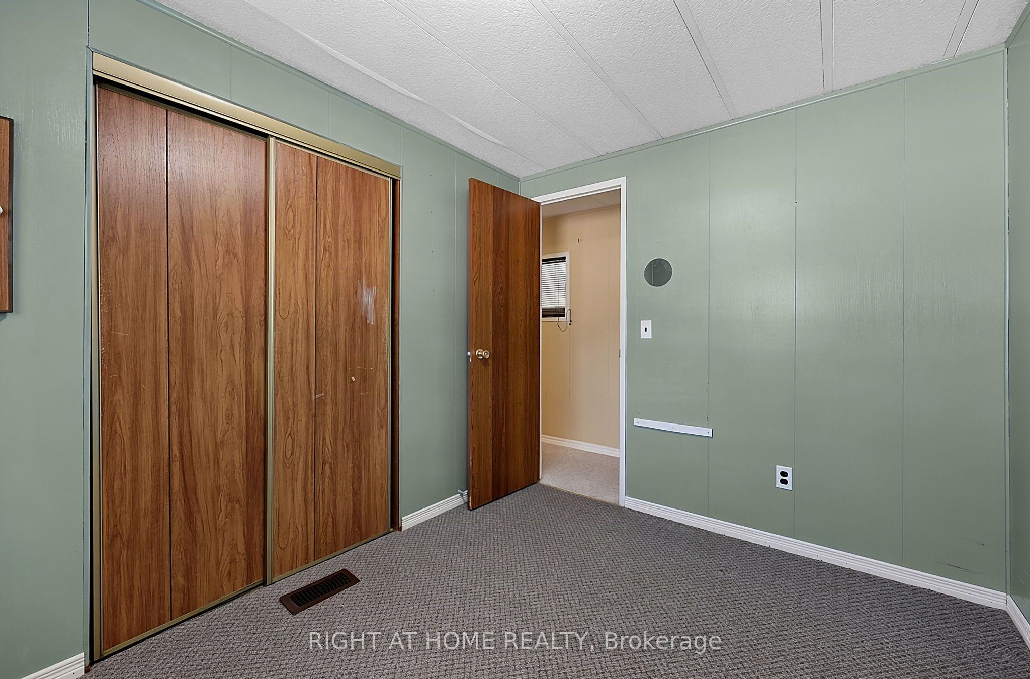 1 Georgian Glen Drive Property Photo 9