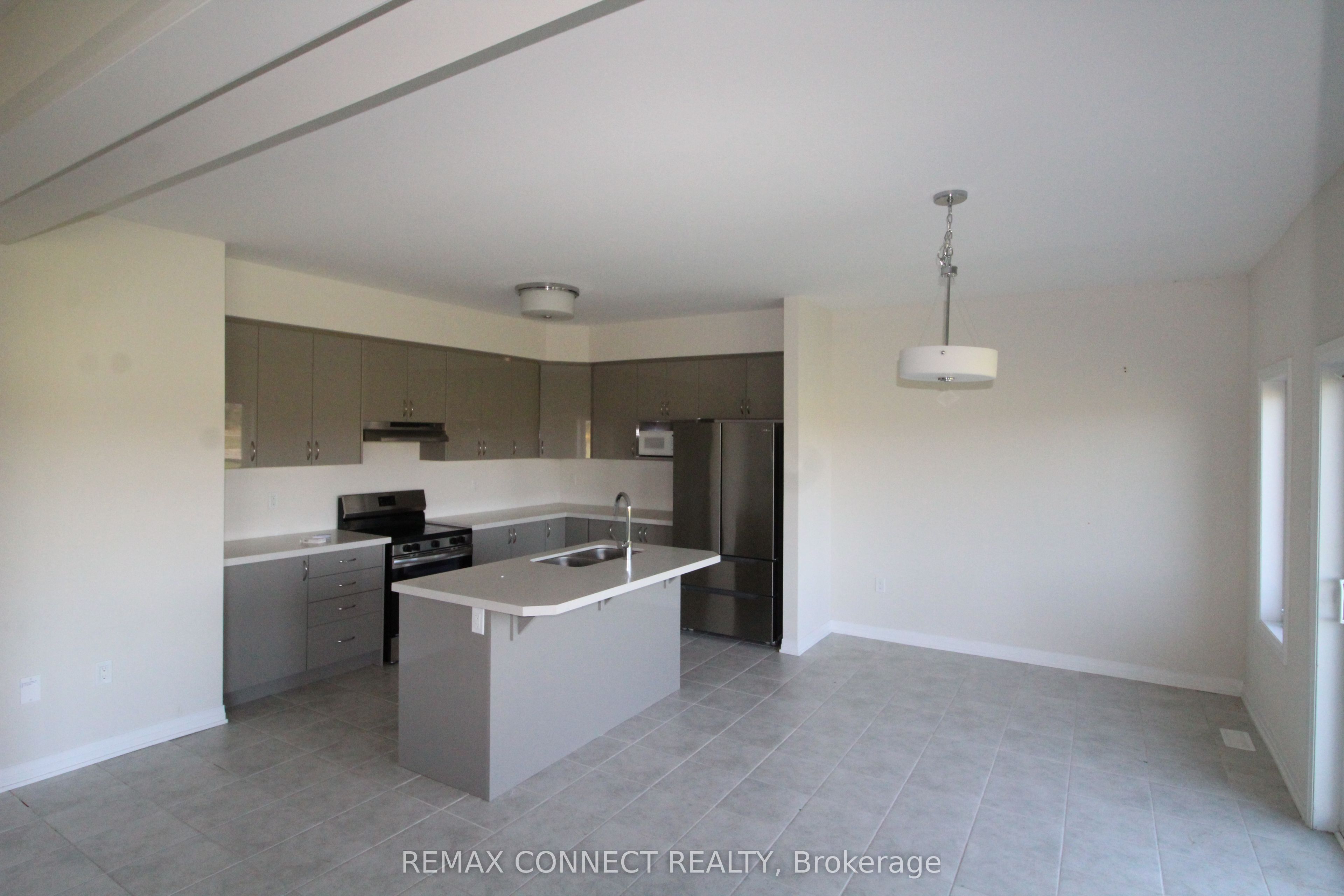 3715 Quayside Drive Property Photo 5