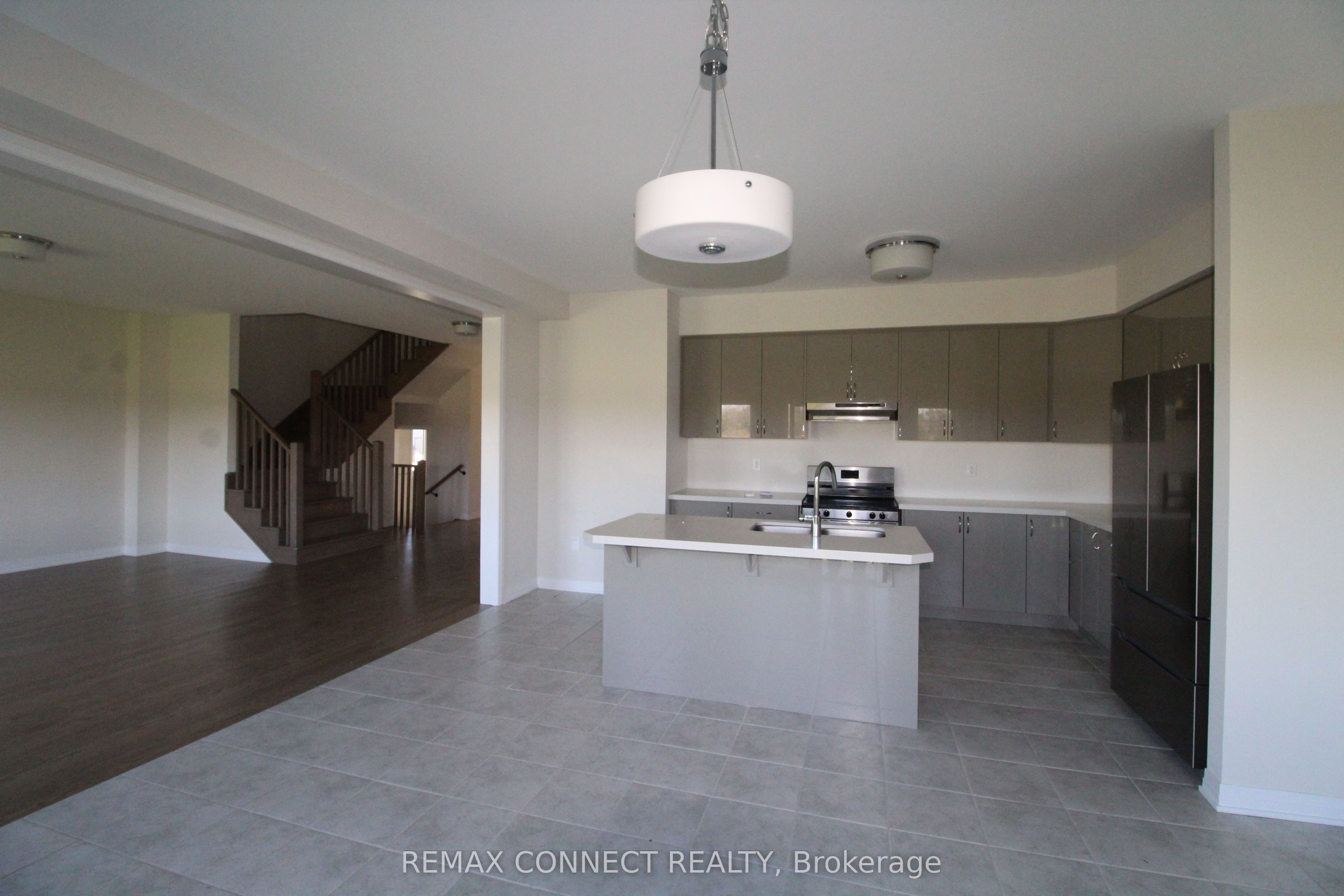 3715 Quayside Drive Property Photo 6