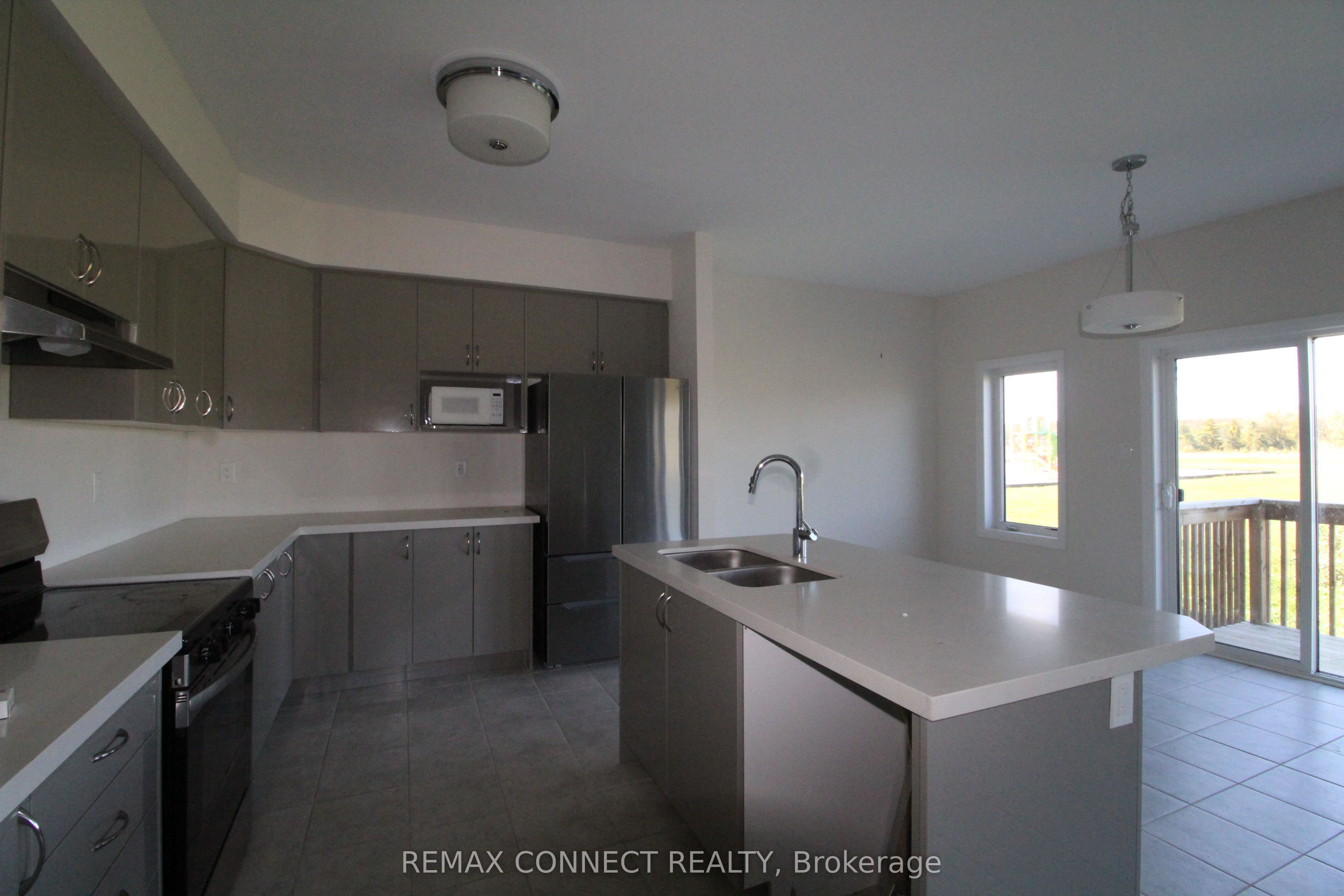 3715 Quayside Drive Property Photo 8