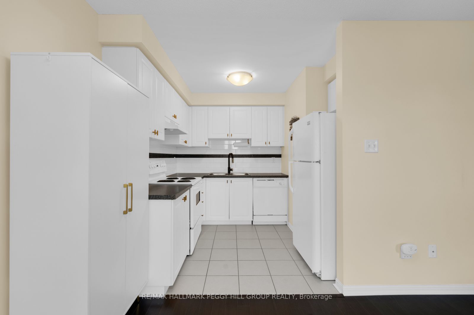 245 Ferndale Drive S 58 Property Photo 3